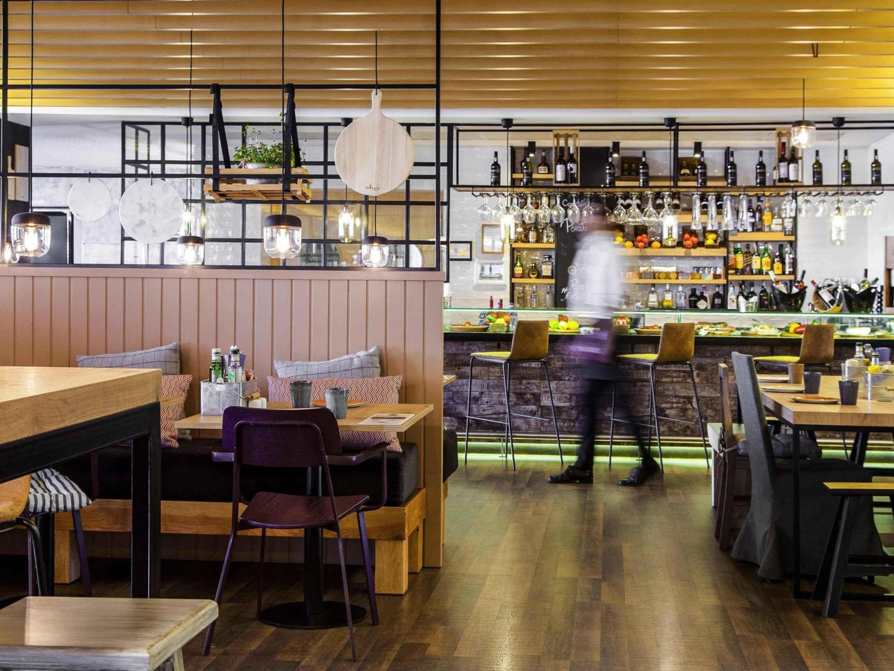 Lounge or bar in Novotel Lisboa