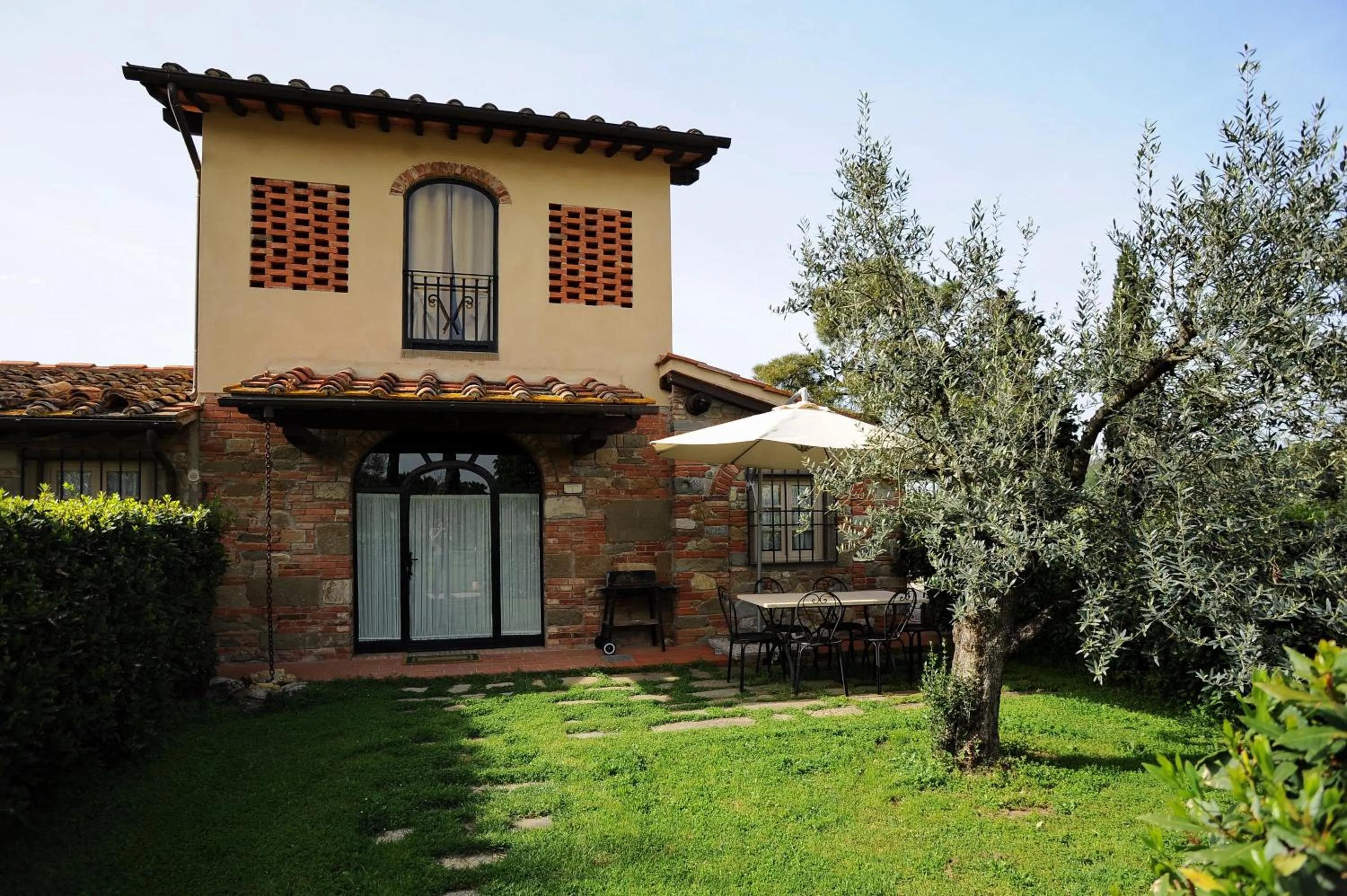 Facade/entrance in Erboli Residence