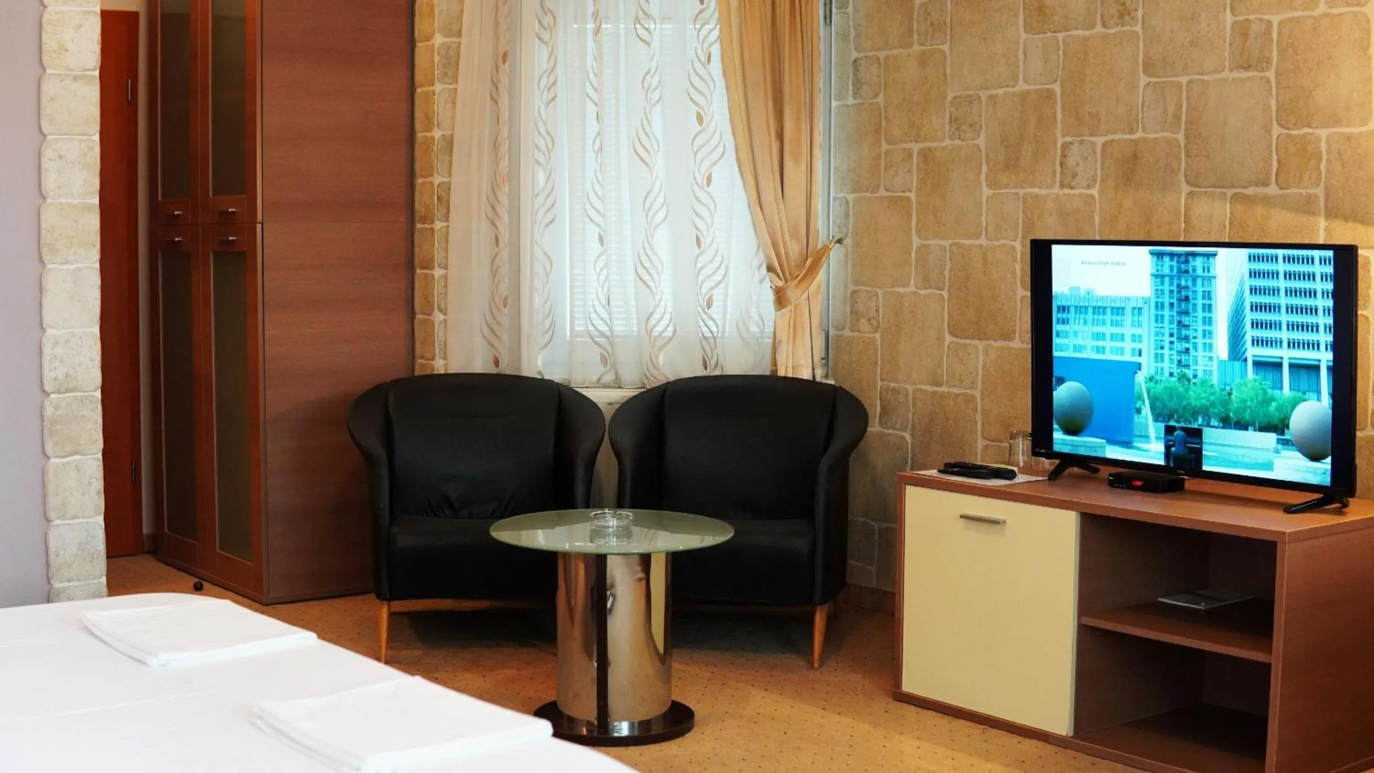 TV and multimedia, Bed in Hotel Vila Ivanković