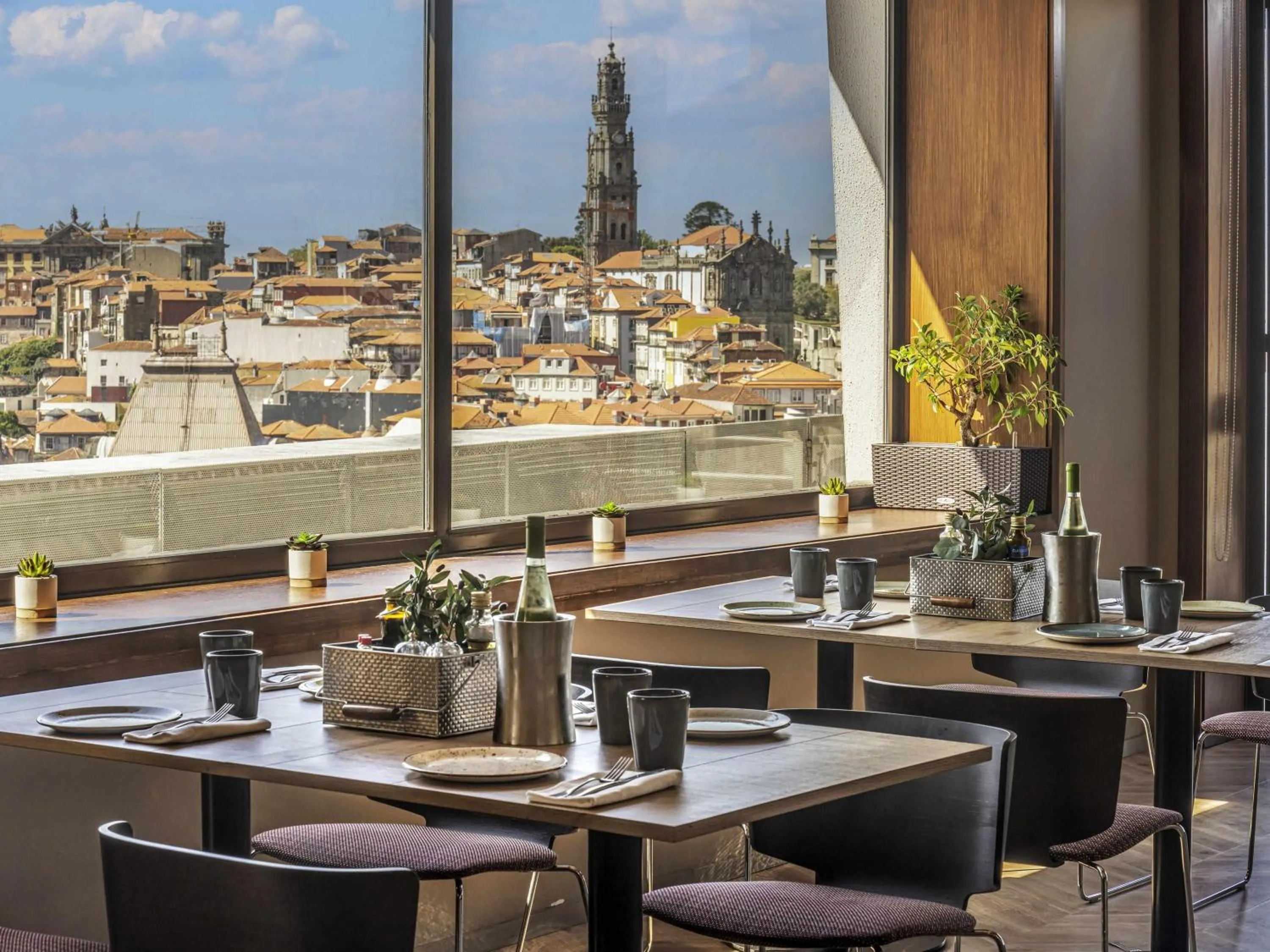 Restaurant/places to eat in Mercure Porto Centro Santa Catarina