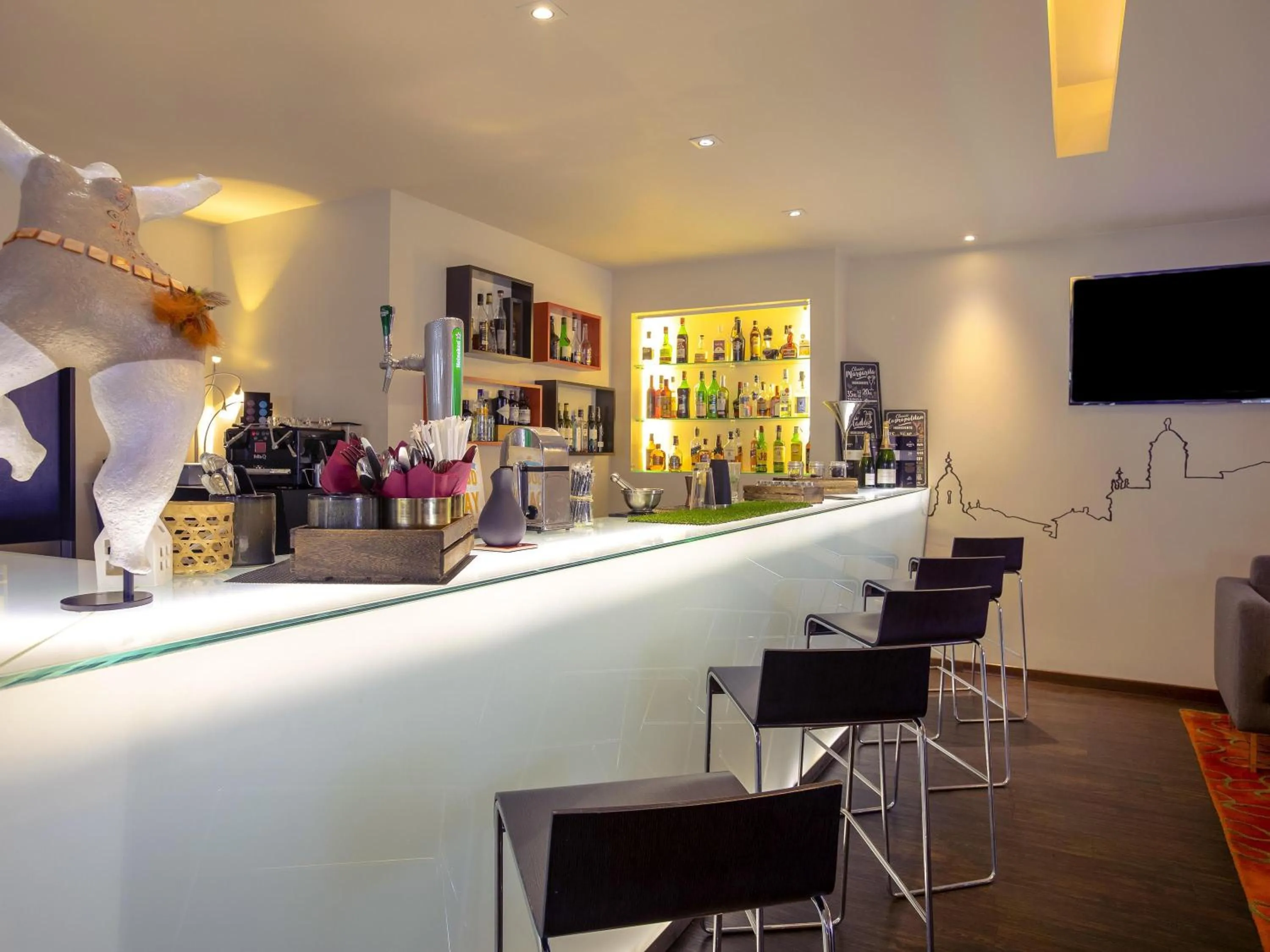 Lounge or bar in Mercure Porto Centro Santa Catarina