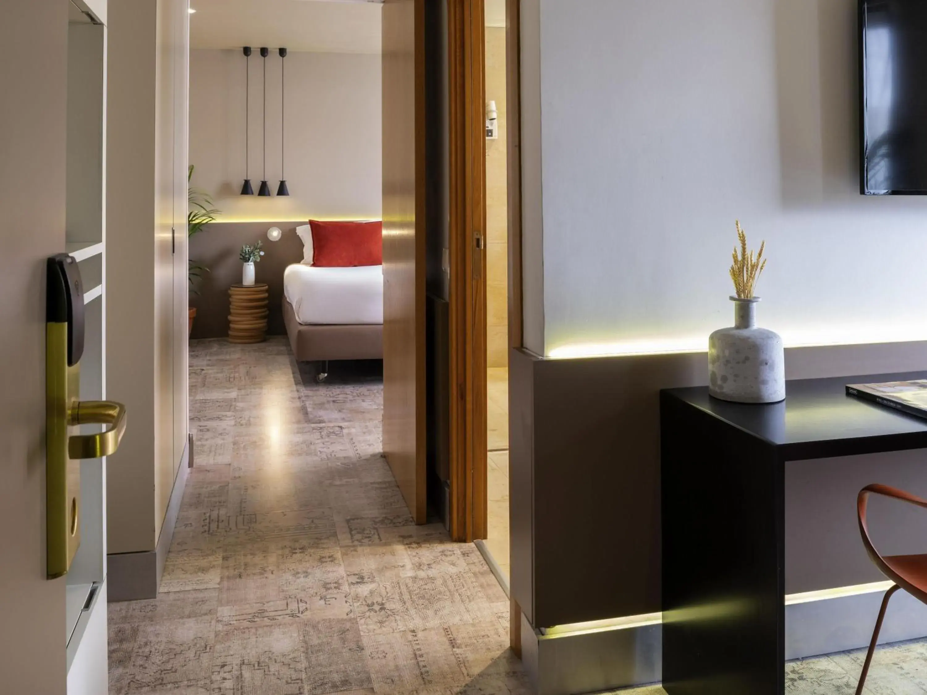 Family Suite with King Bed and Sofa Bed in Mercure Porto Centro Santa Catarina Family Suite with King Bed and Sofa Bed in Mercure Porto Centro Santa Catarina