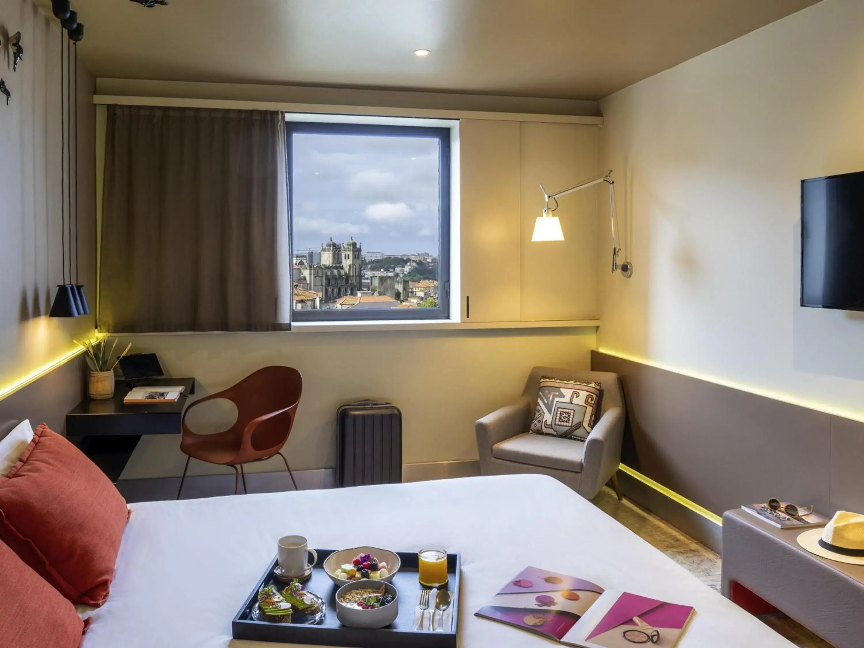 Privilege Double Room with Panoramic City View in Mercure Porto Centro Santa Catarina Privilege Double Room with Panoramic City View in Mercure Porto Centro Santa Catarina