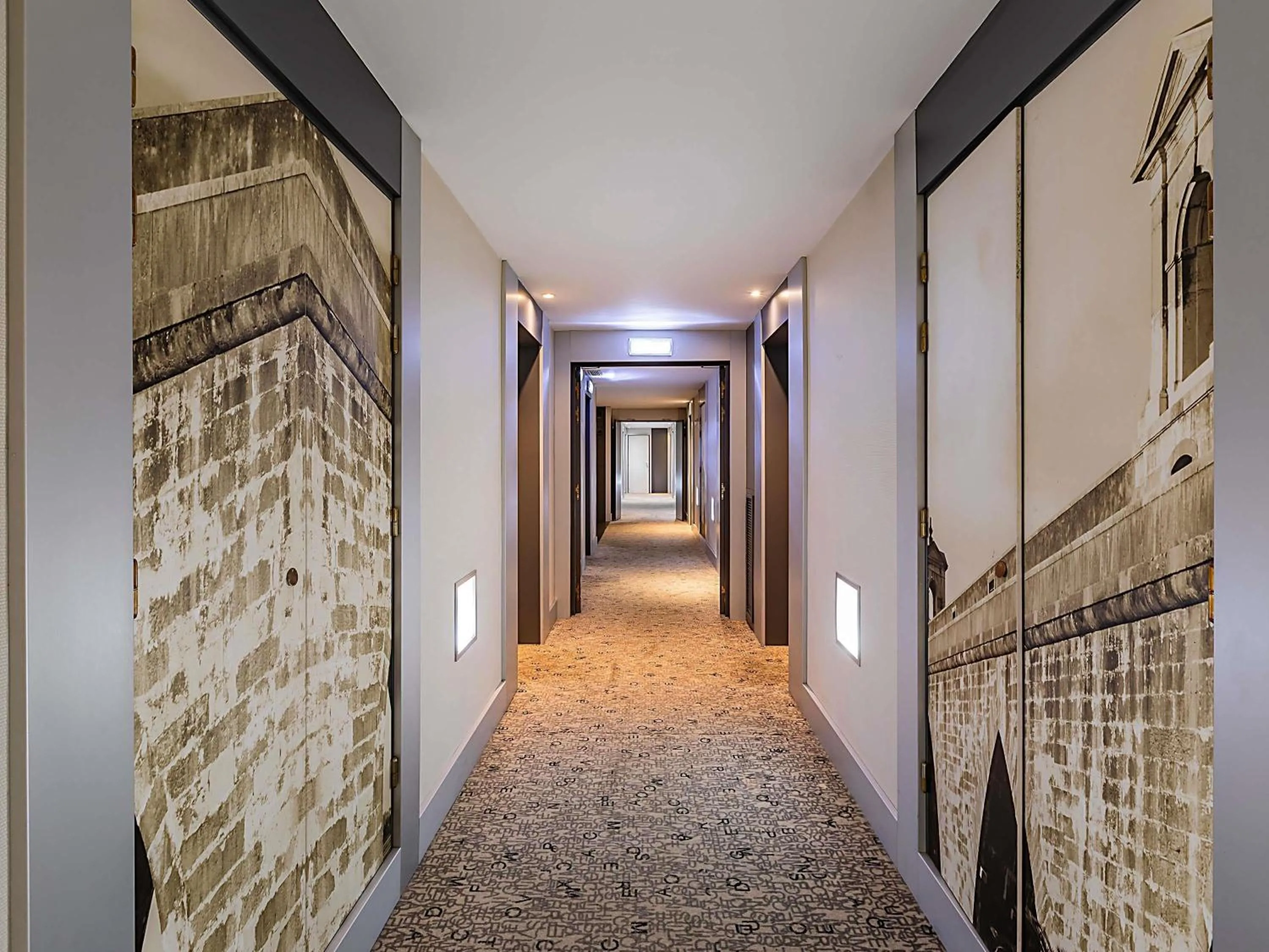 Property building in Hotel Mercure Lisboa