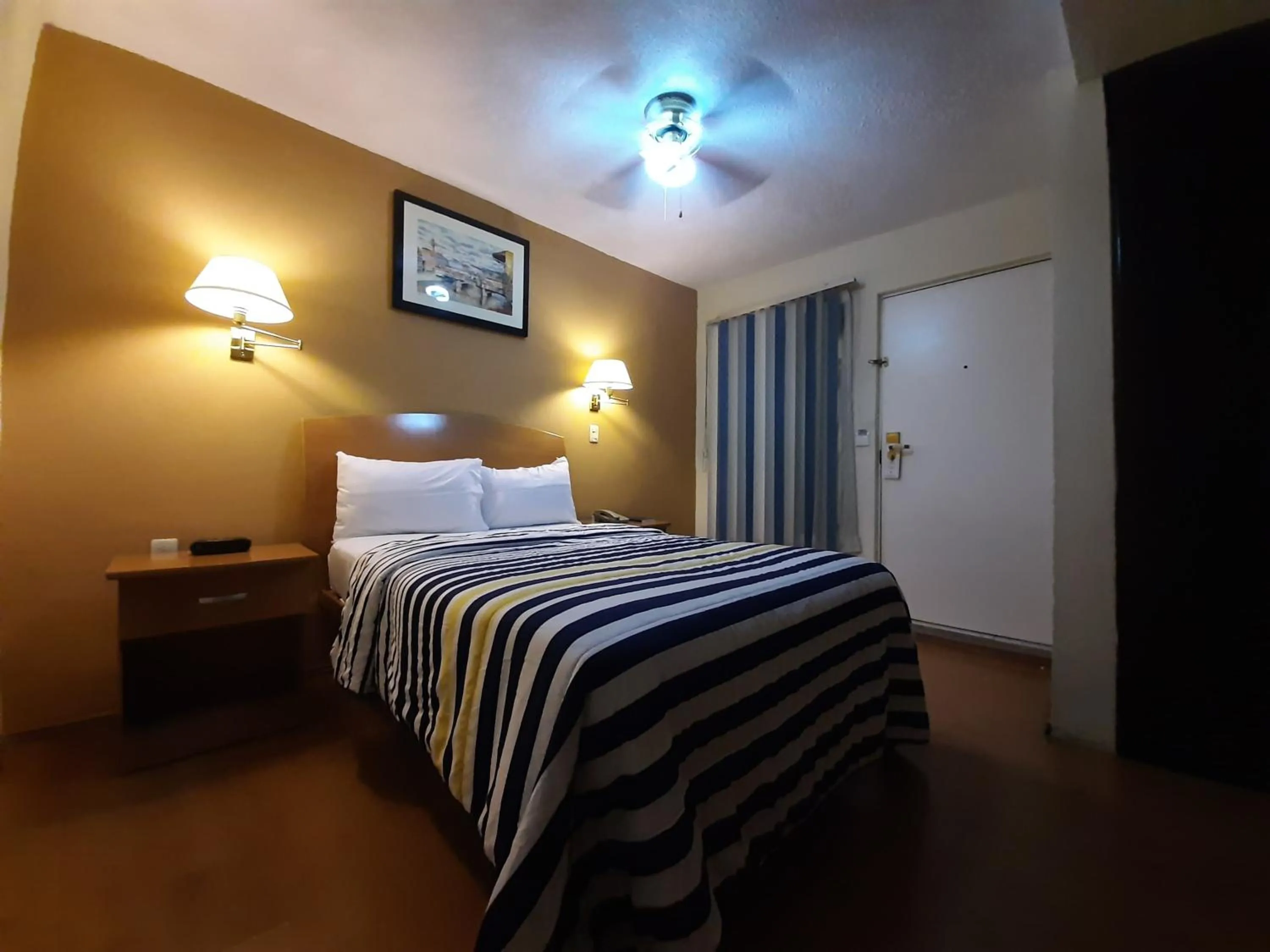 Bedroom, Bed in Hotel Florencia Regency