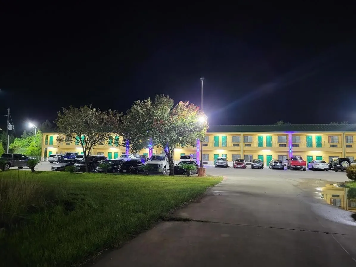 Property building in Scottish Inn & Suites