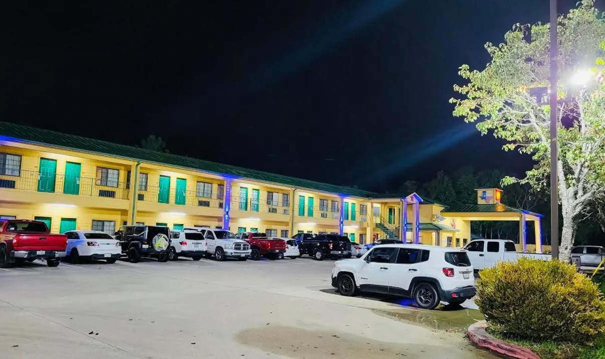 Property building in Scottish Inn & Suites