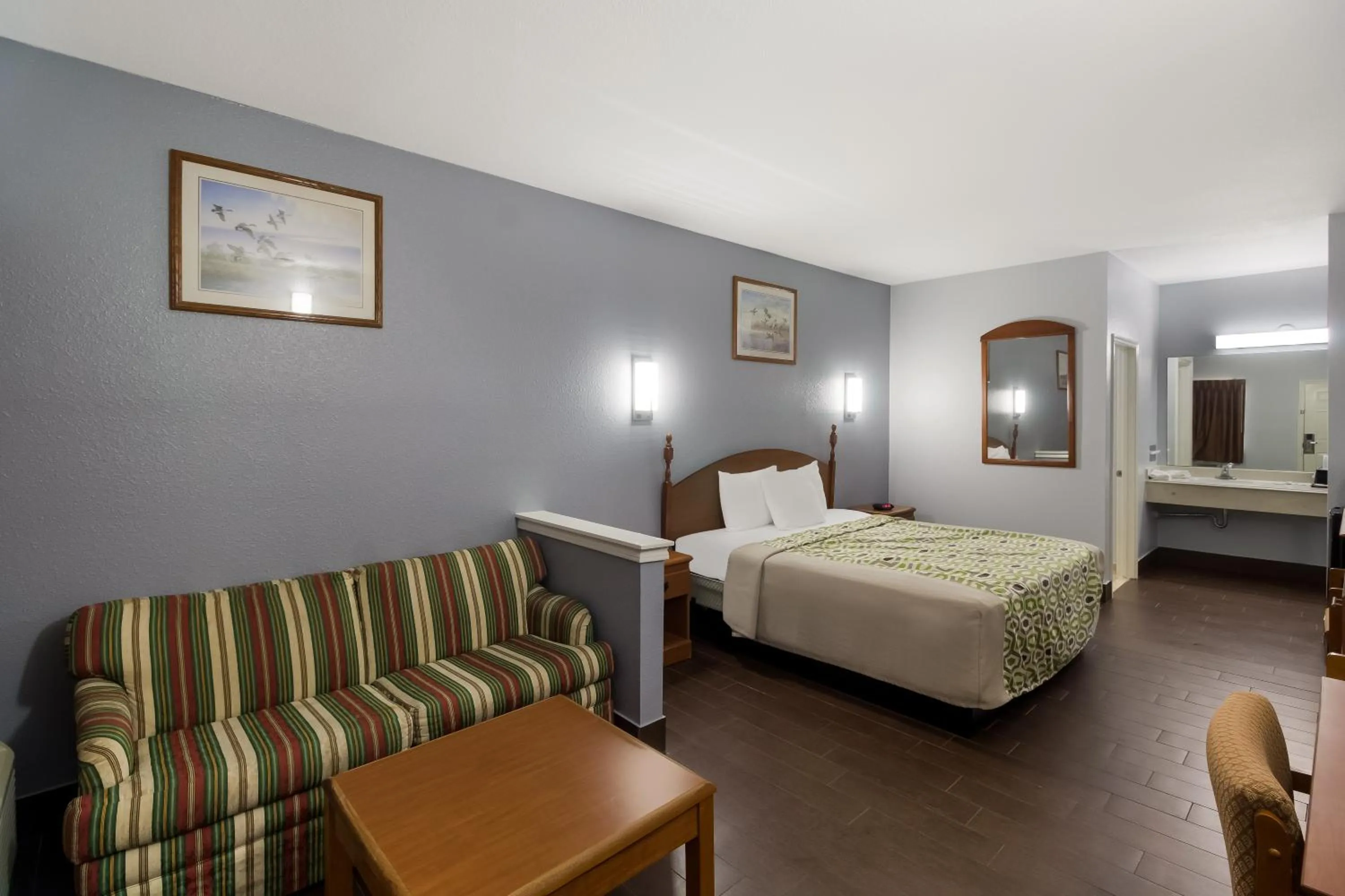 Bedroom, Bed in Scottish Inn & Suites