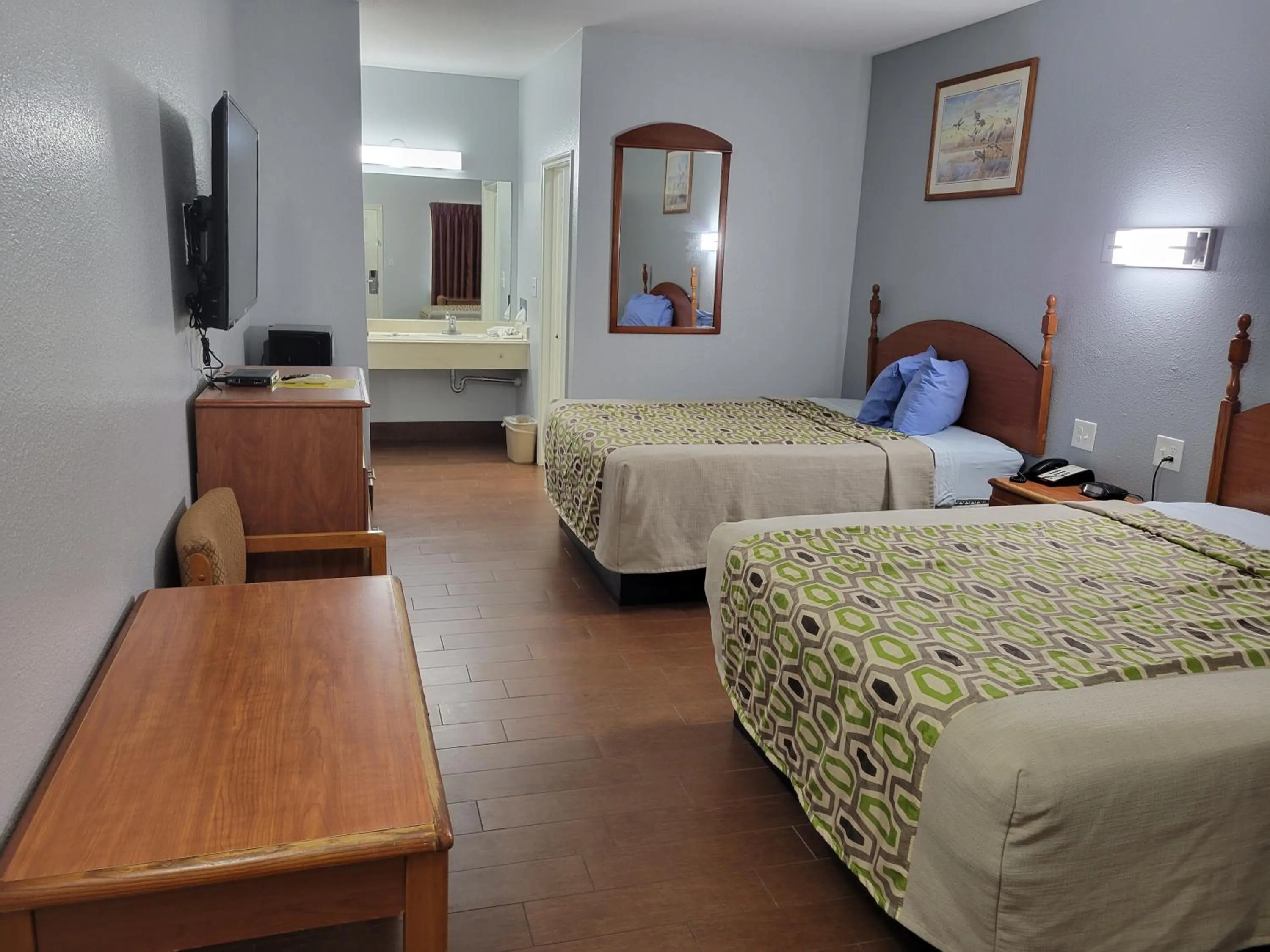 Bedroom, Bed in Scottish Inn & Suites