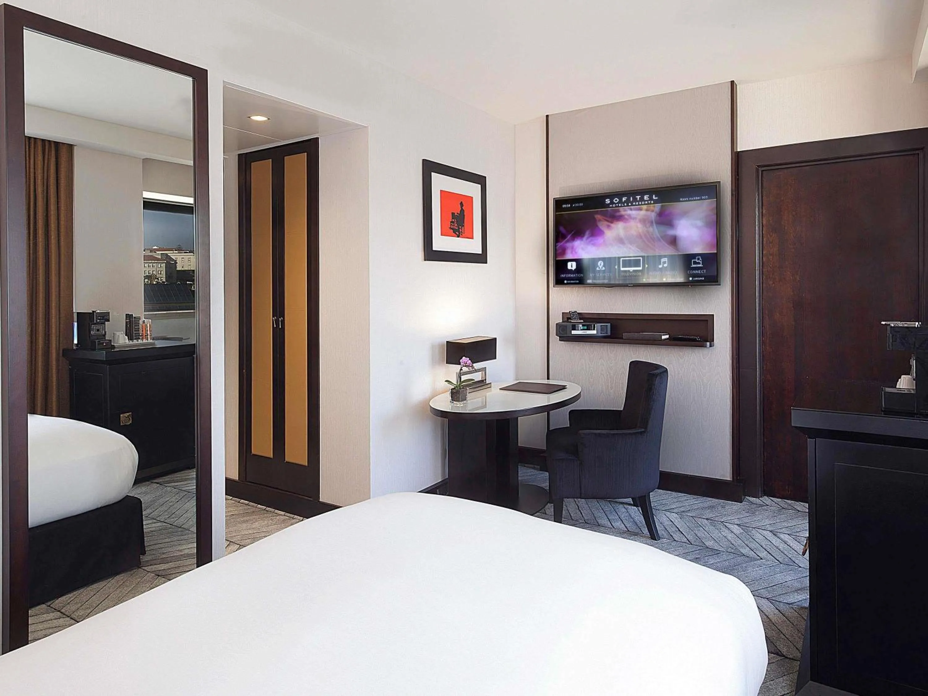 Bedroom, Bed in Sofitel Lisbon Liberdade