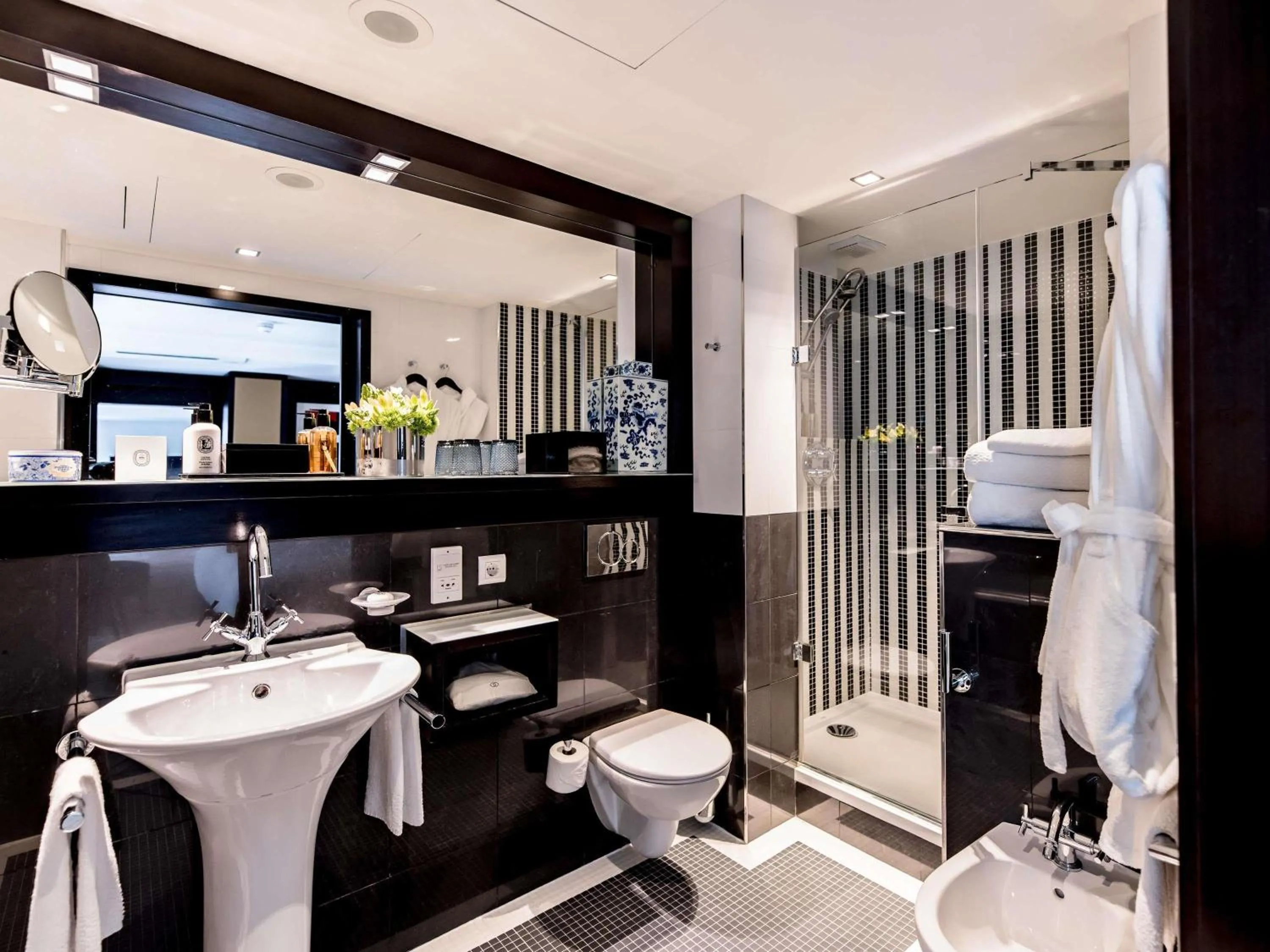 Bedroom in Sofitel Lisbon Liberdade