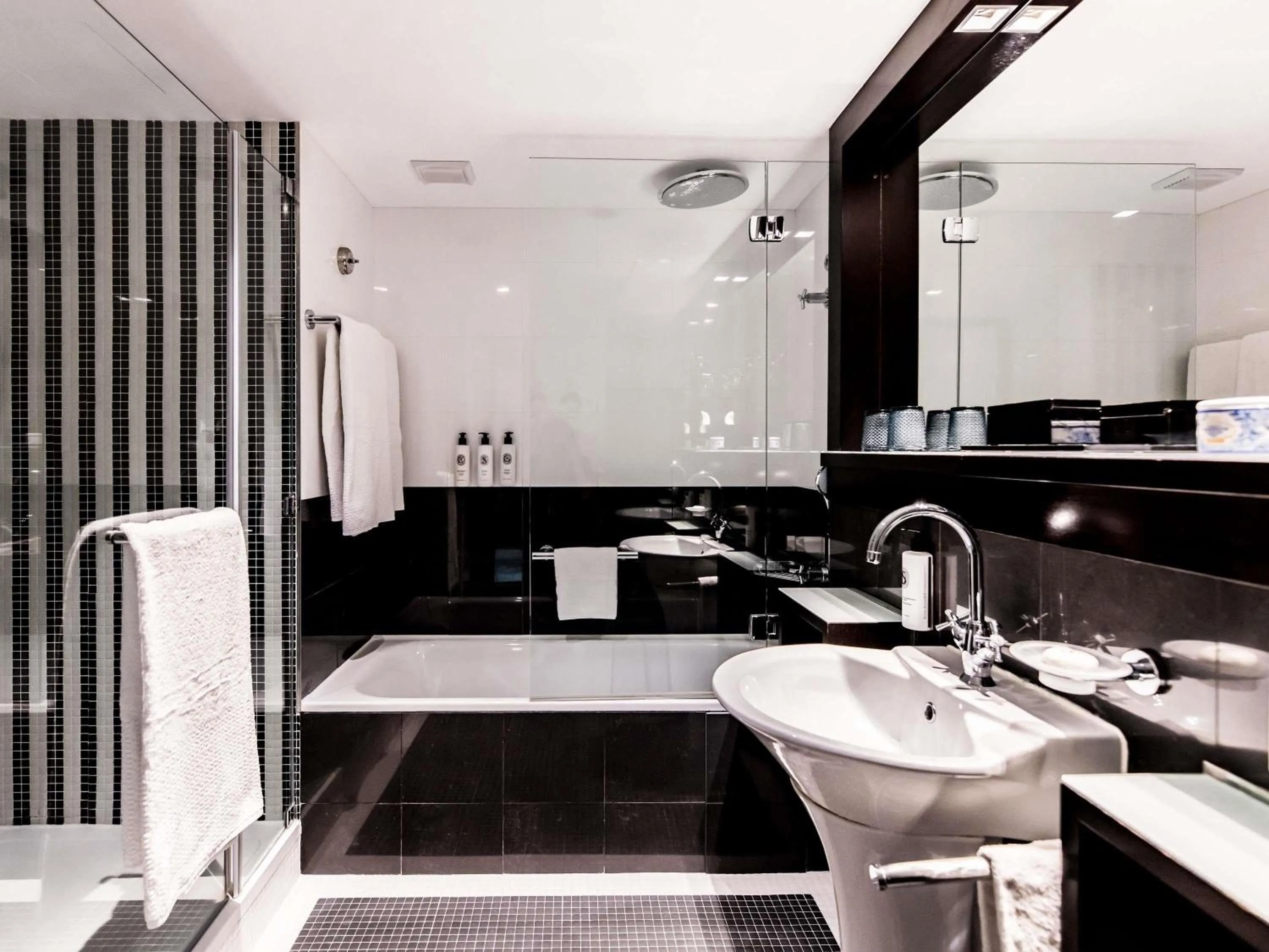 Bedroom in Sofitel Lisbon Liberdade