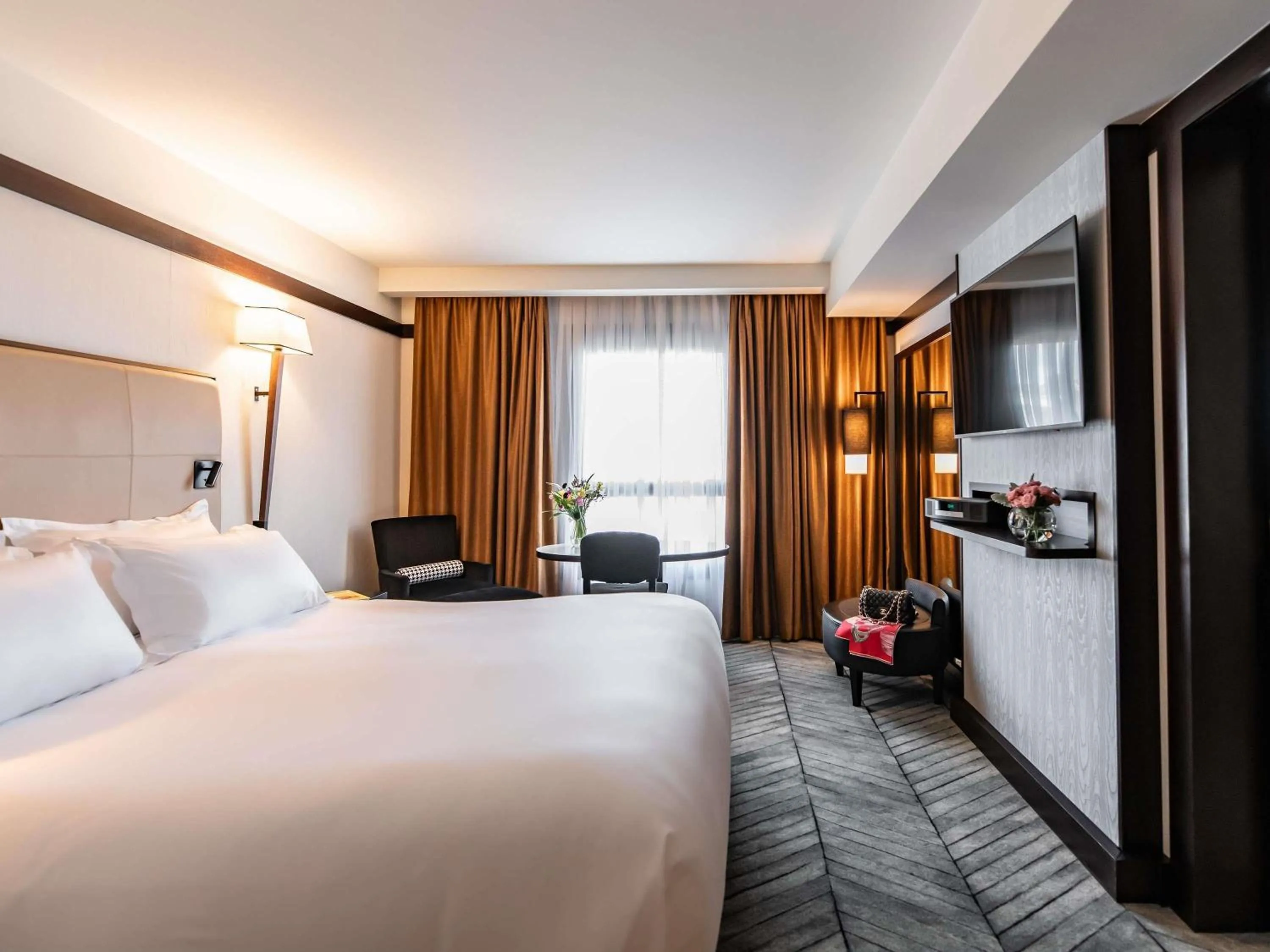 Bedroom, Bed in Sofitel Lisbon Liberdade