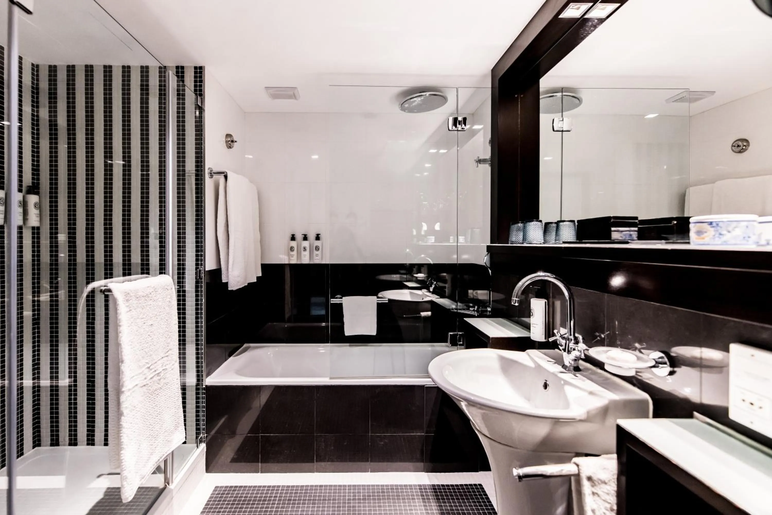 Bathroom in Sofitel Lisbon Liberdade