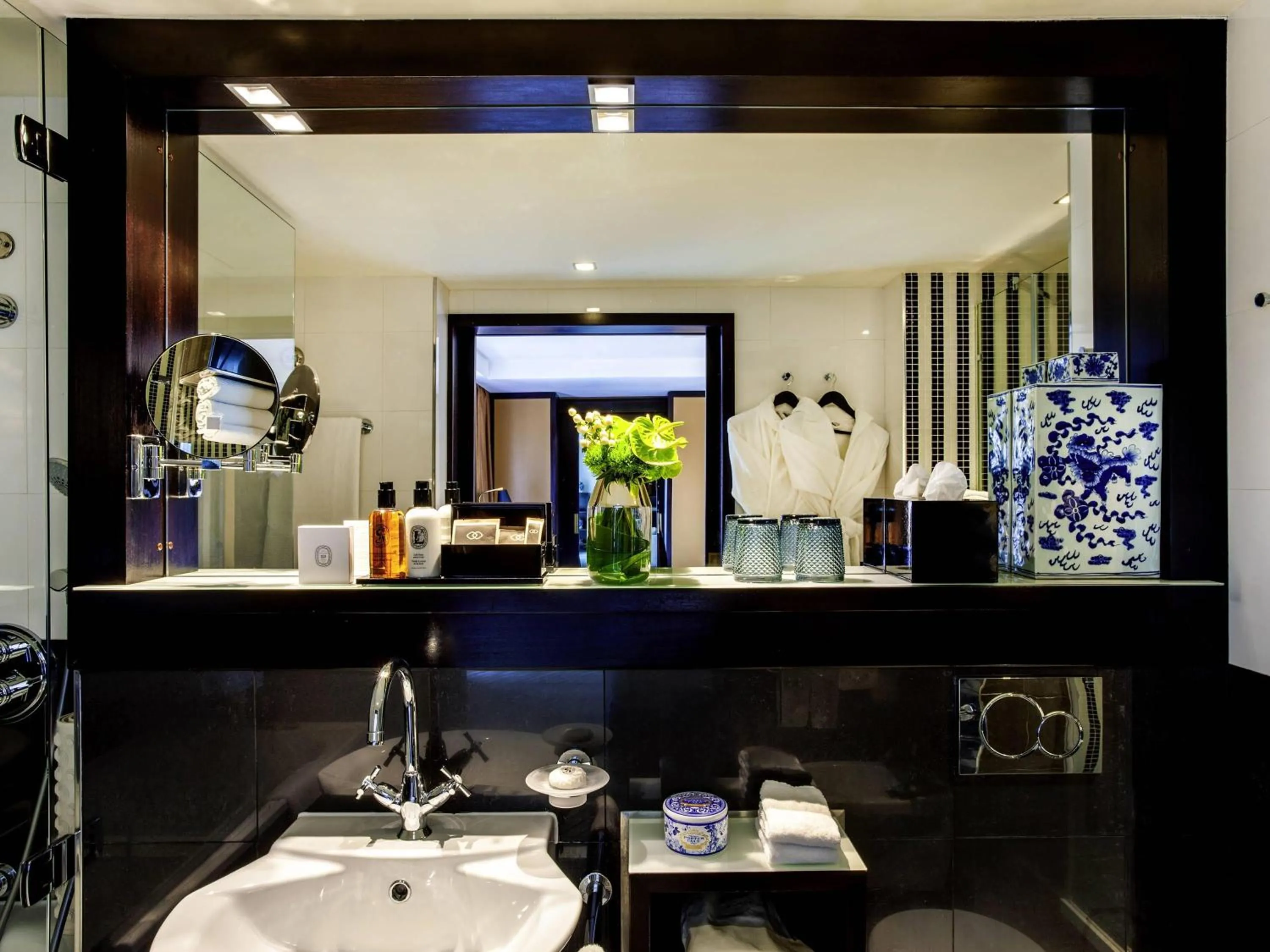 Photo of the whole room in Sofitel Lisbon Liberdade