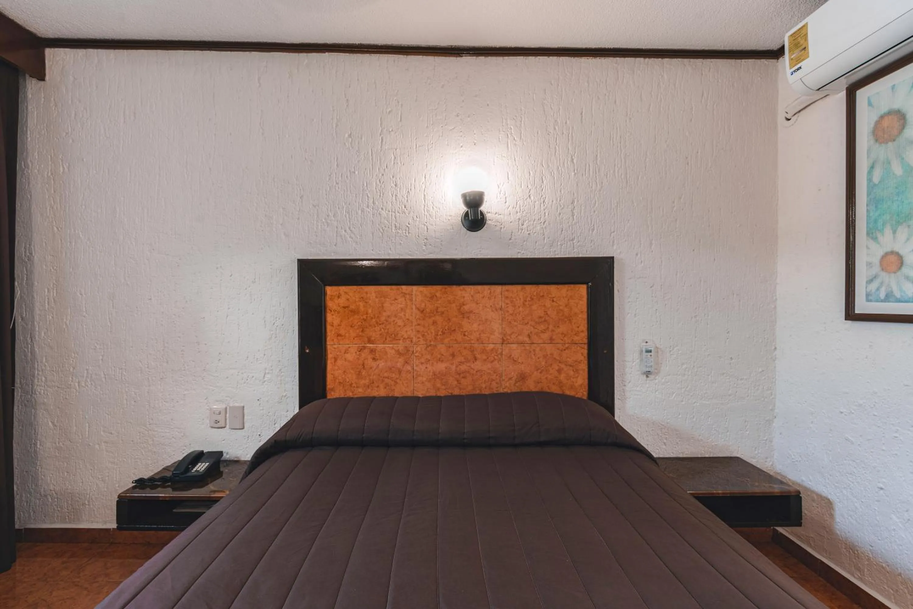 Photo of the whole room, Bed in Hotel & Suites Villa del Sol