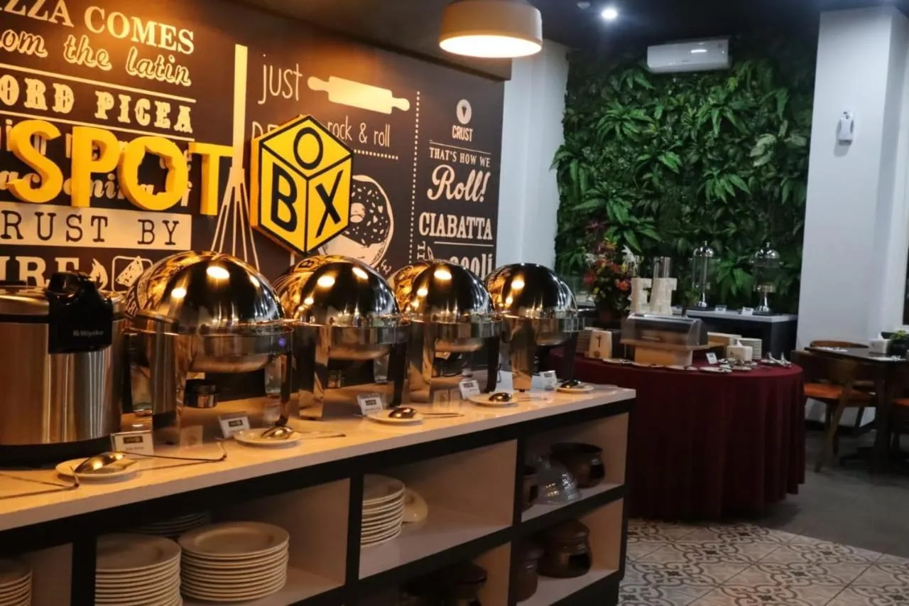 Restaurant/places to eat in Front One Inn Kediri