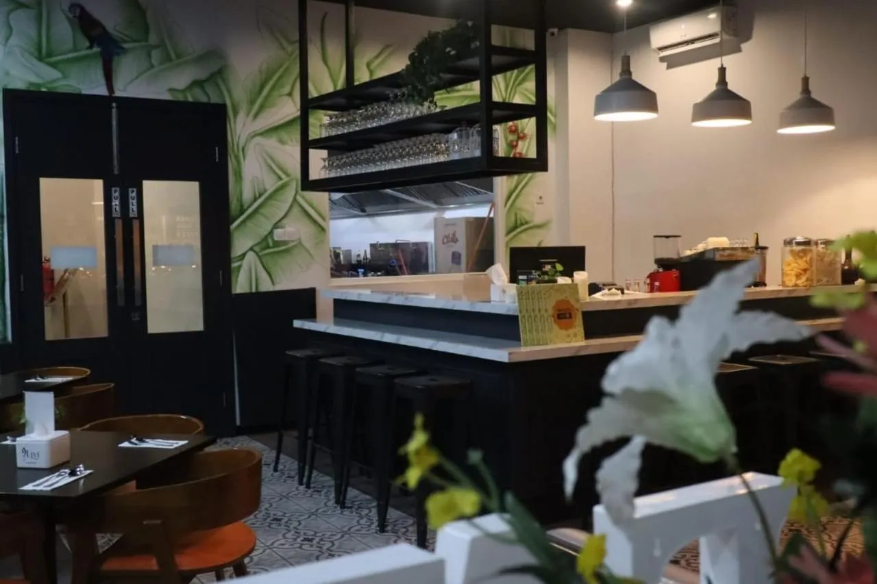 Lounge or bar in Front One Inn Kediri