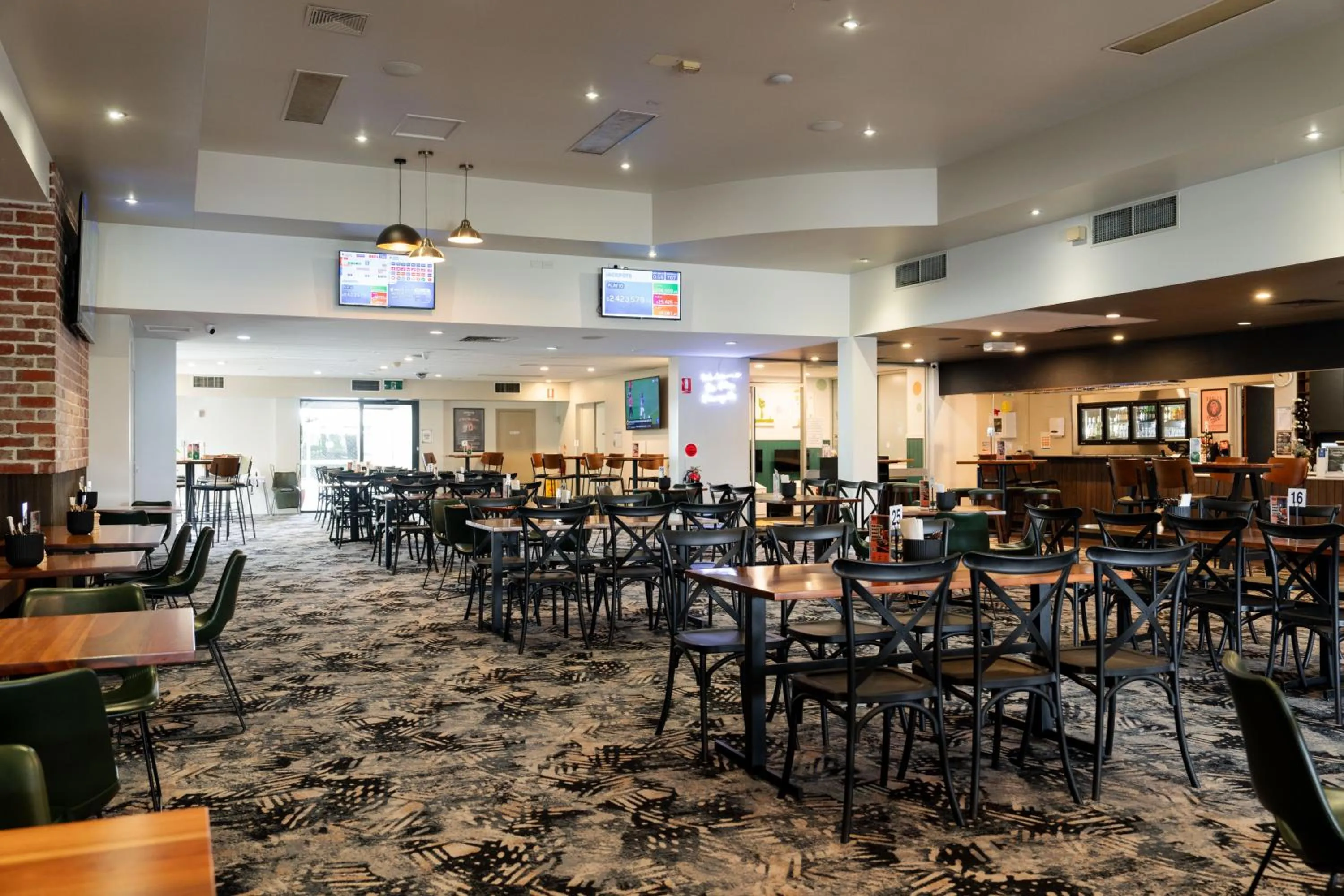 Restaurant/places to eat in The Metropolitan Hotel