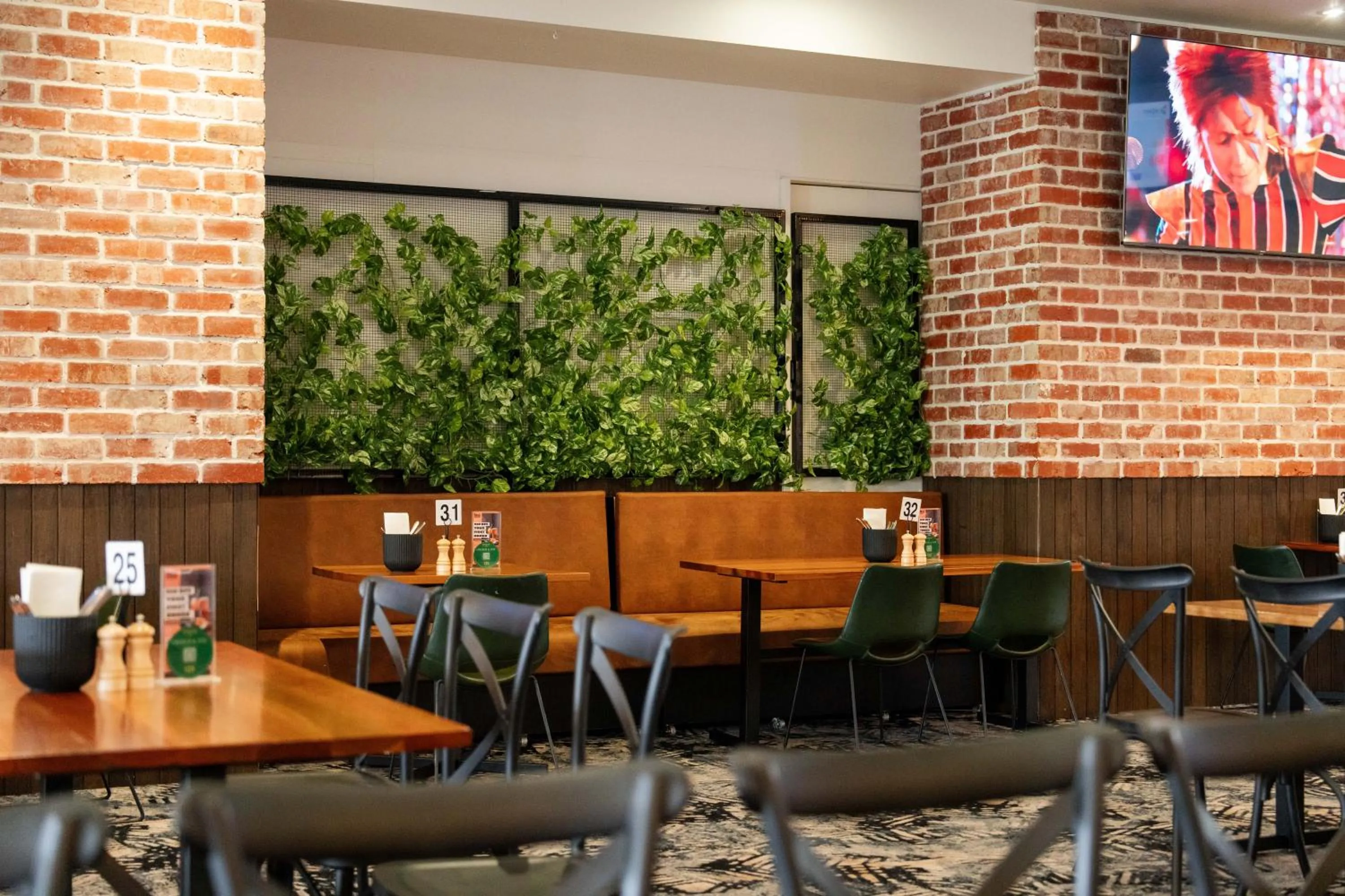 Restaurant/places to eat in The Metropolitan Hotel