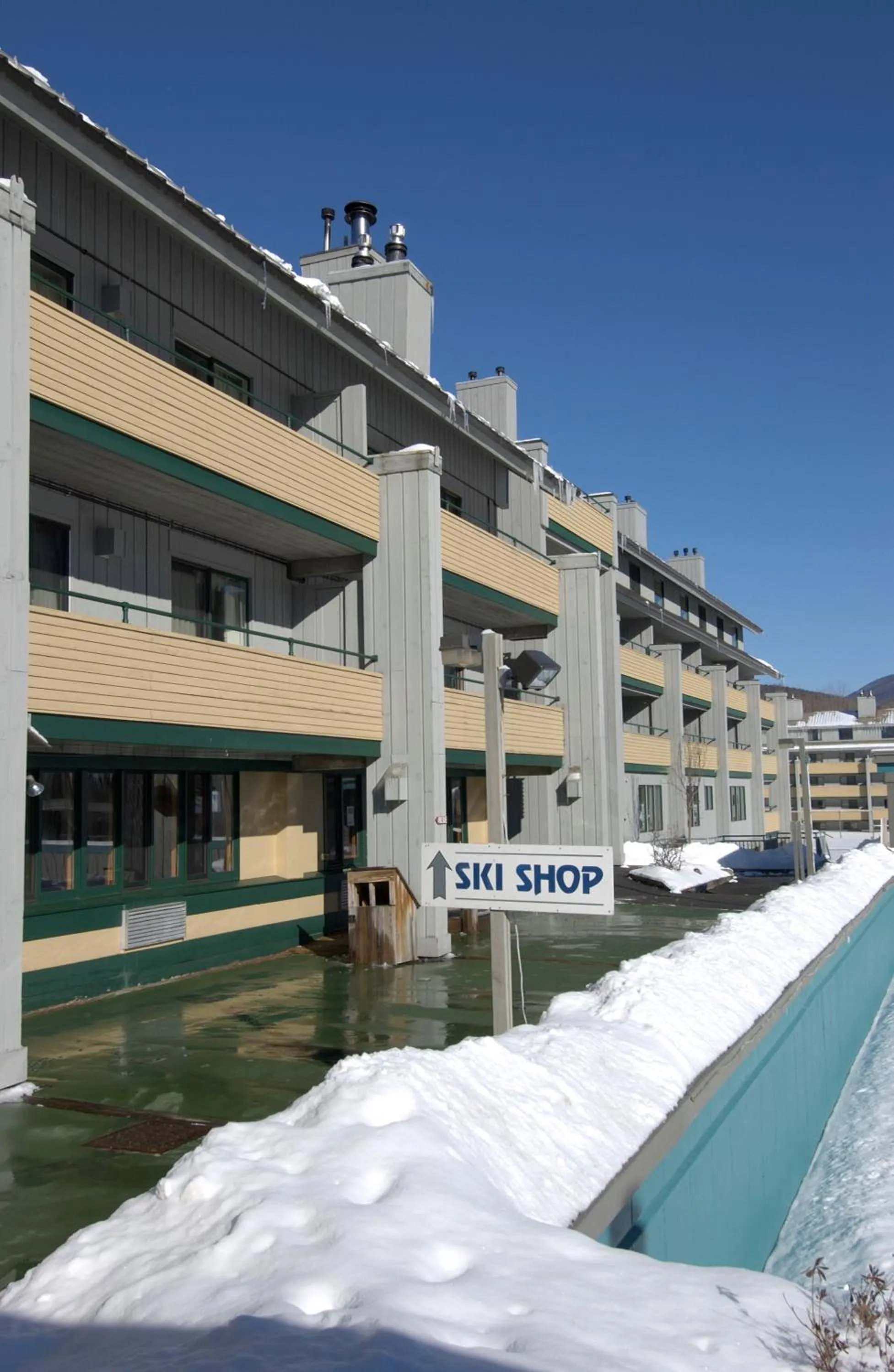 Skiing in Village of Loon Mountain
