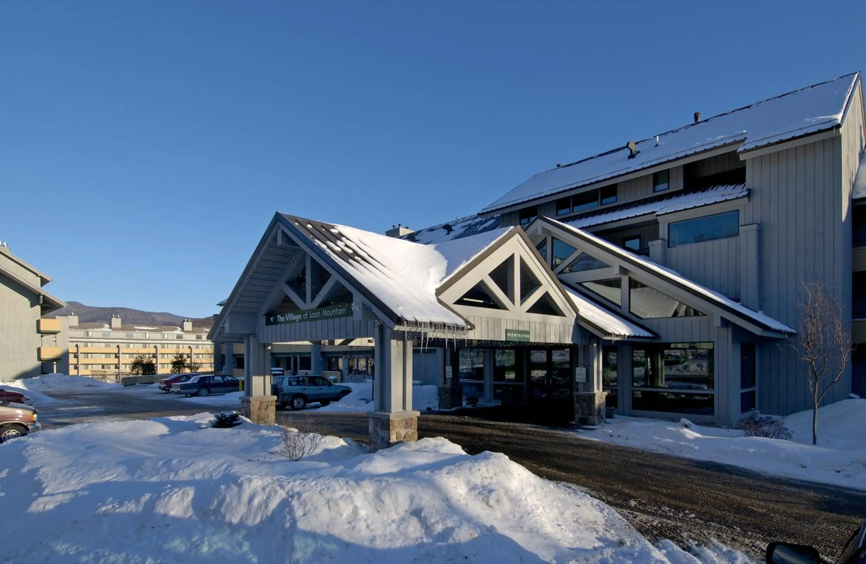 Facade/entrance in Village of Loon Mountain