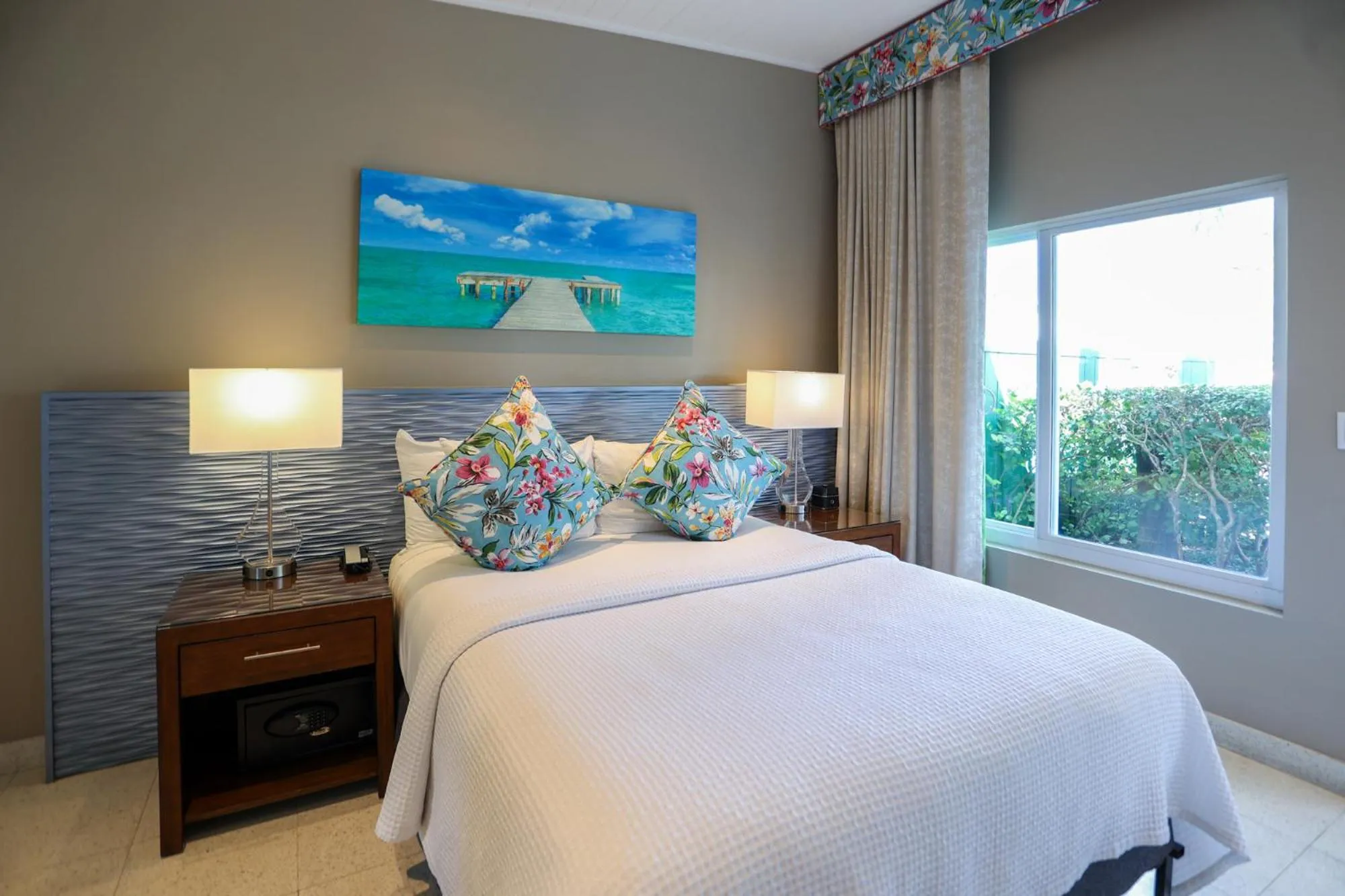 Bed in Orchid Key Inn - Adults Only