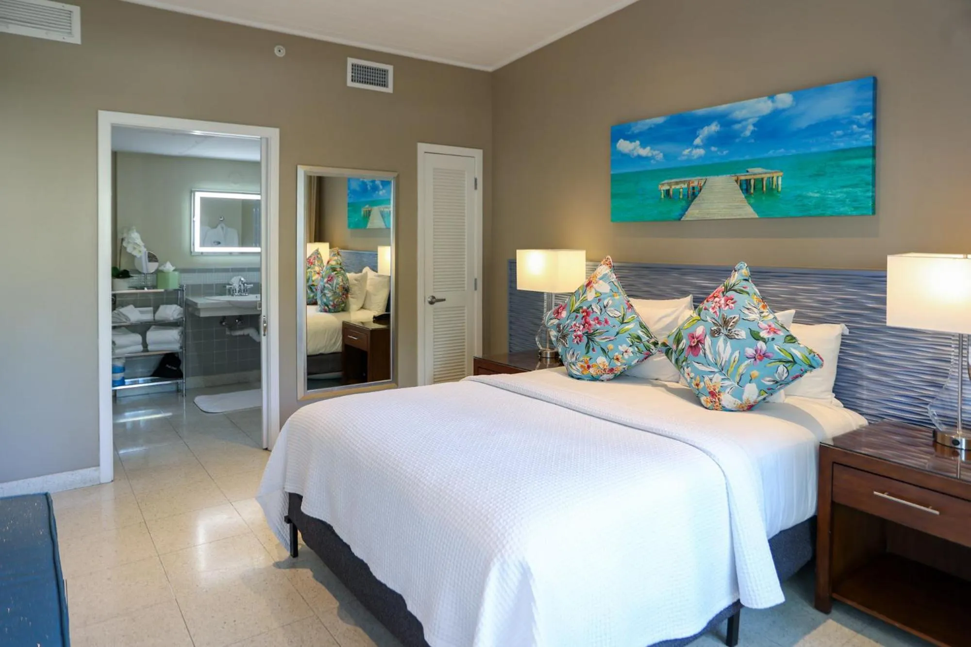Bed in Orchid Key Inn - Adults Only