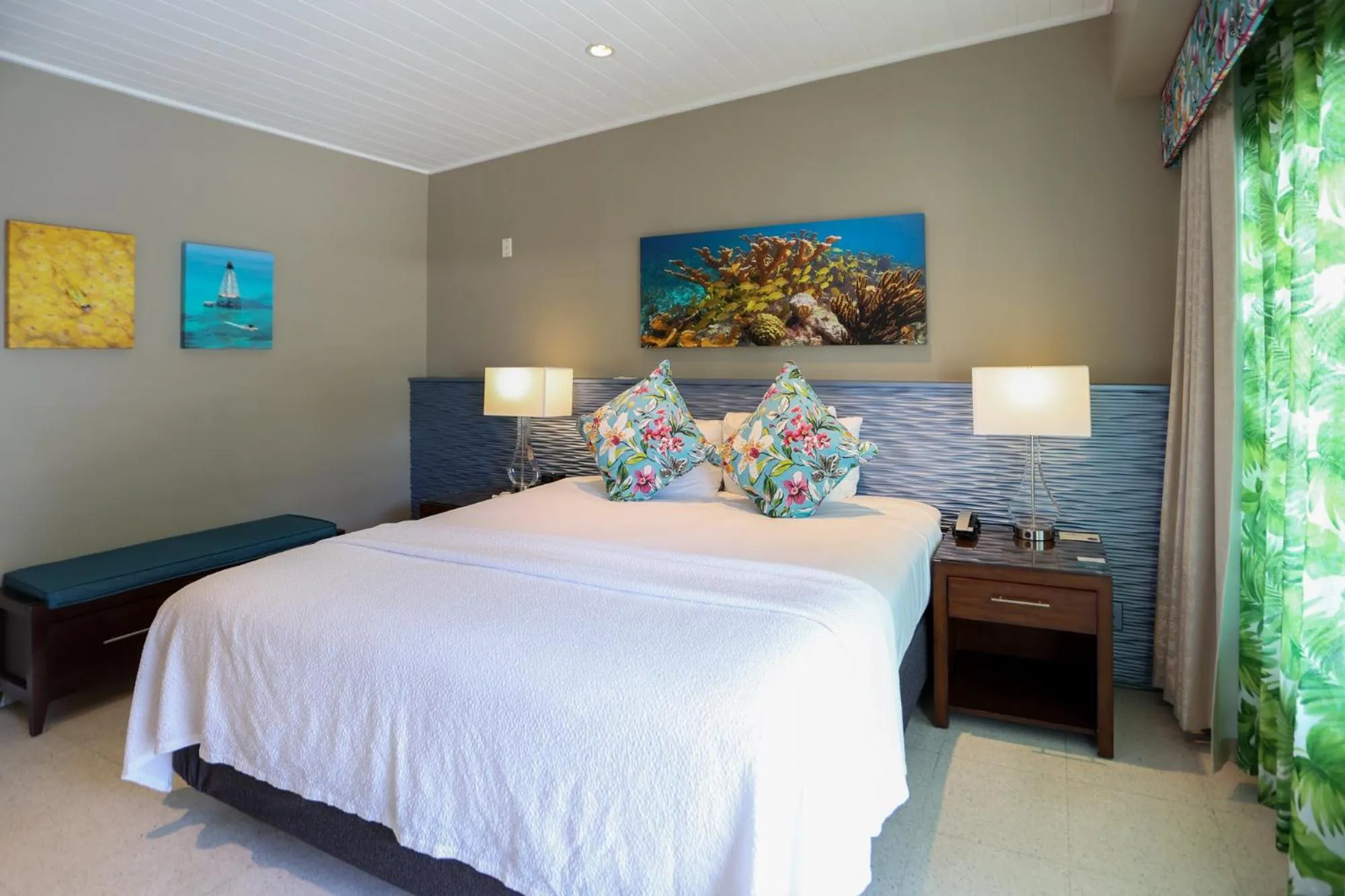 Bed in Orchid Key Inn - Adults Only