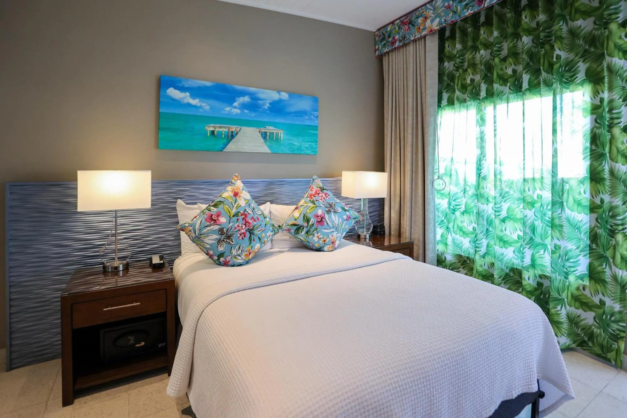 Bed in Orchid Key Inn - Adults Only