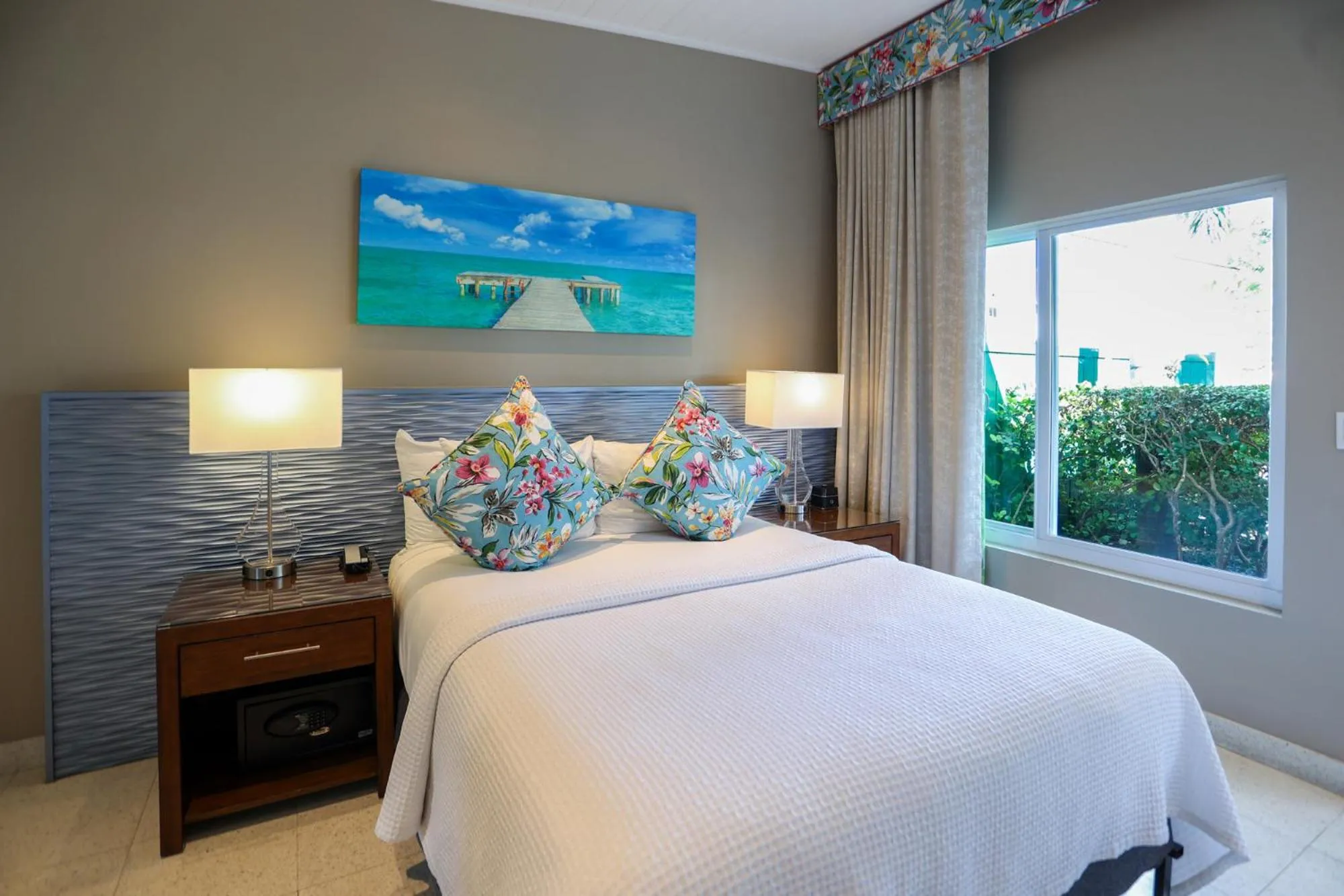 Bed in Orchid Key Inn - Adults Only