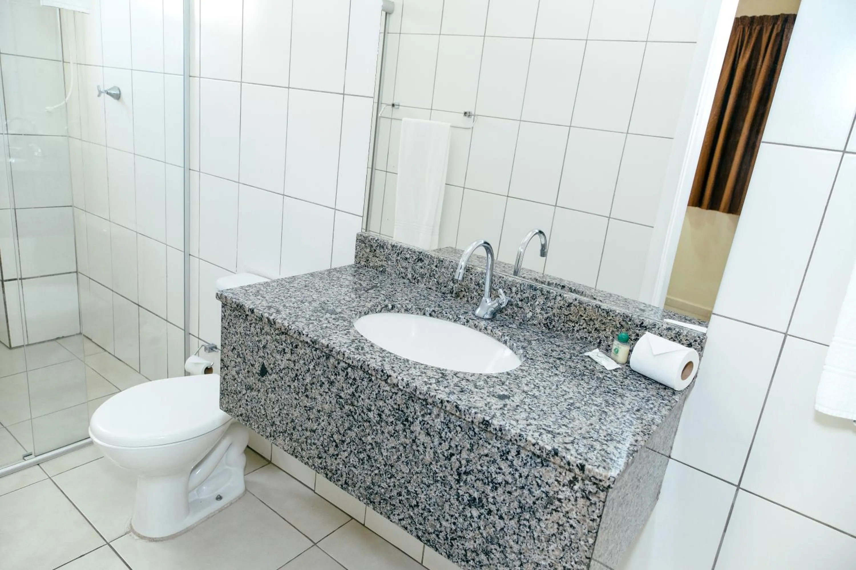 Bathroom in Plaza Inn Trevo Sorocaba