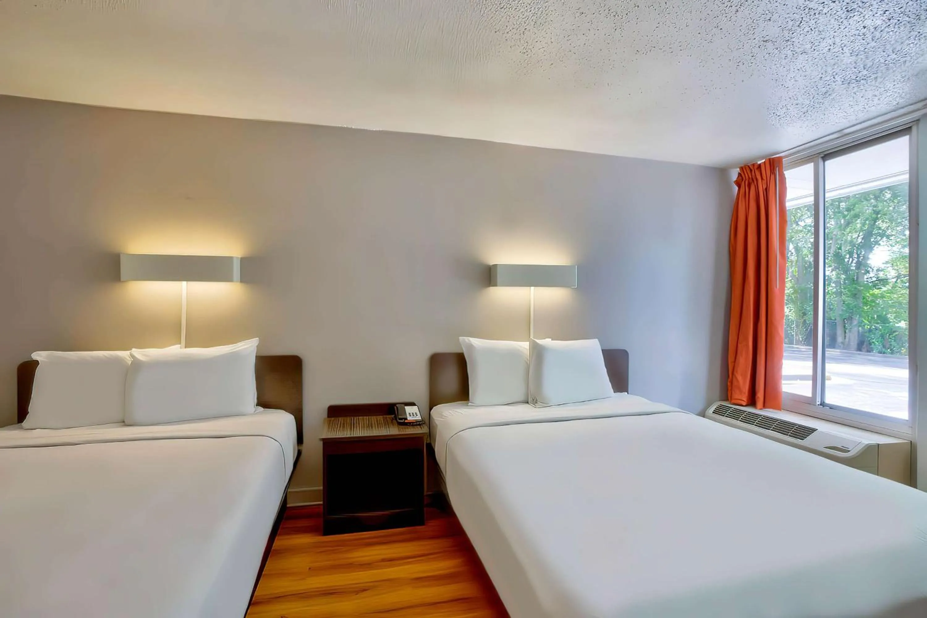 Bedroom, Bed in Motel 6-Gainesville, FL