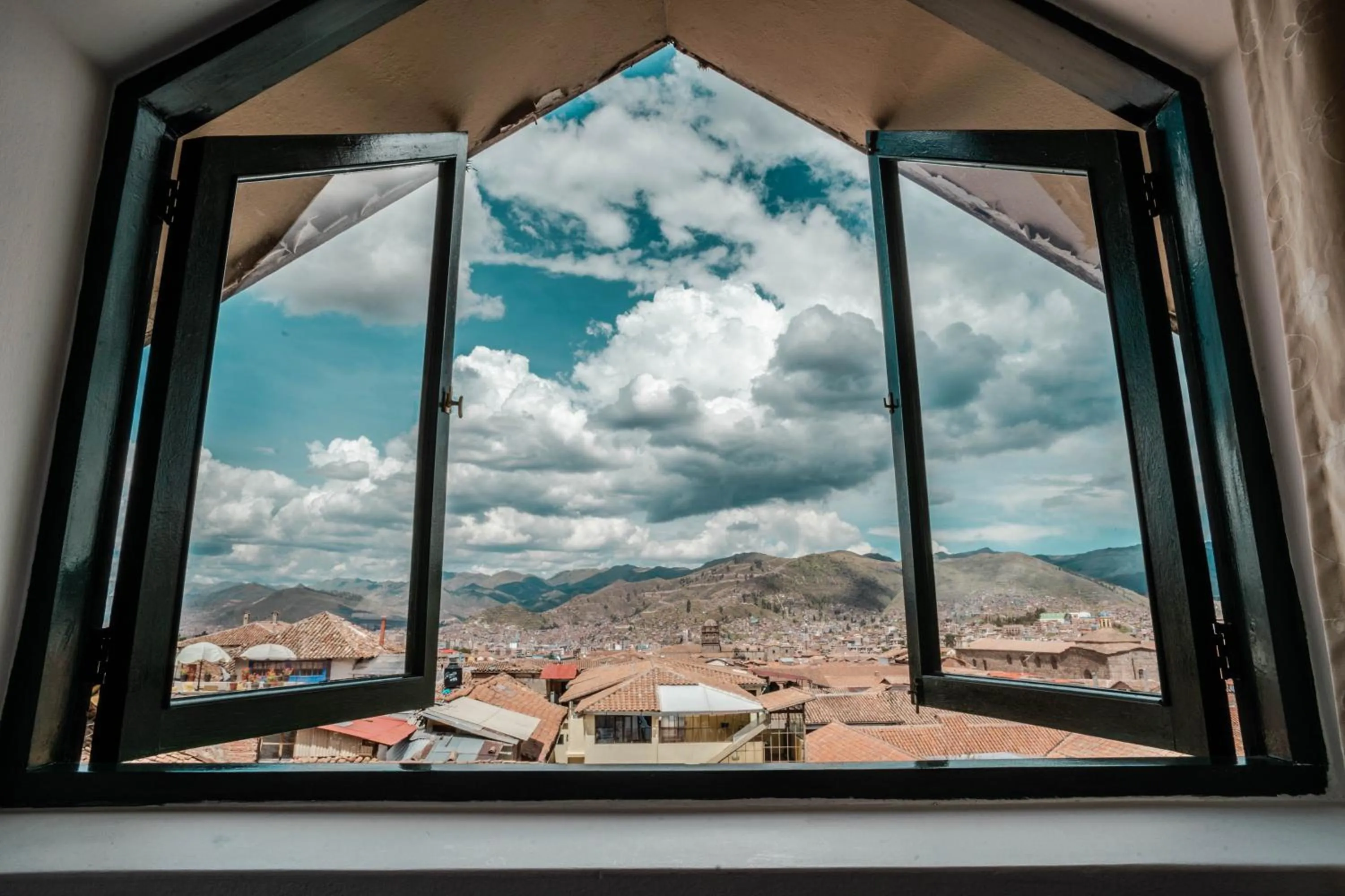Mountain view in Cusco Plaza Nazarenas