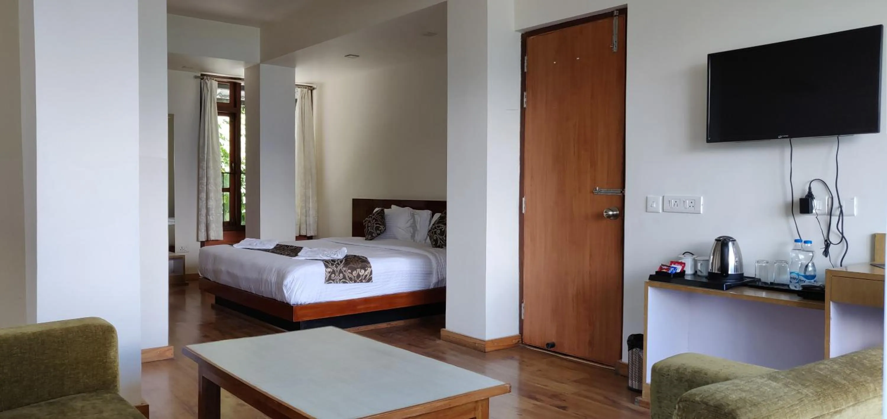 Seating area, Bed in Hotel Ninamma