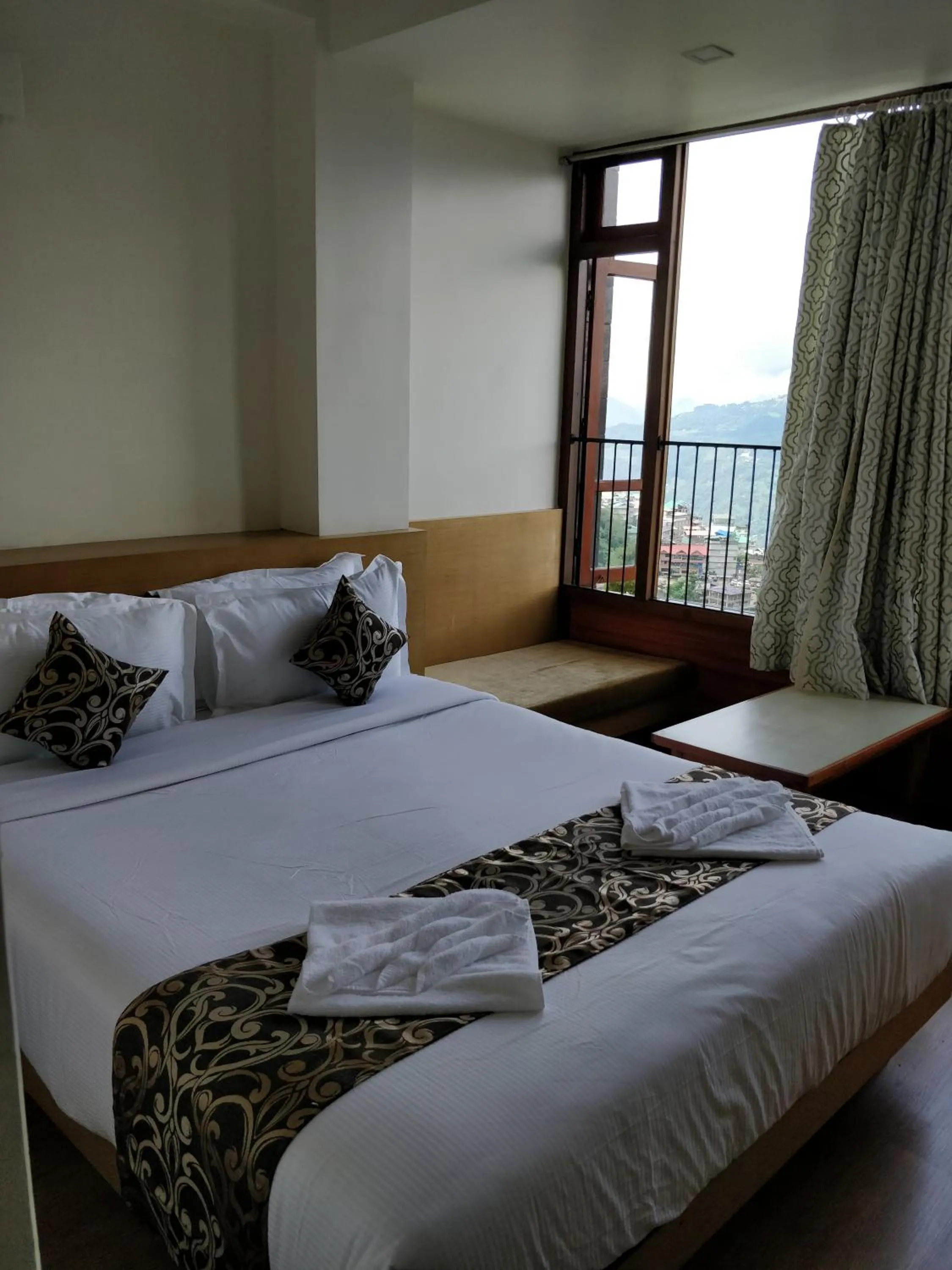 Seating area, Bed in Hotel Ninamma