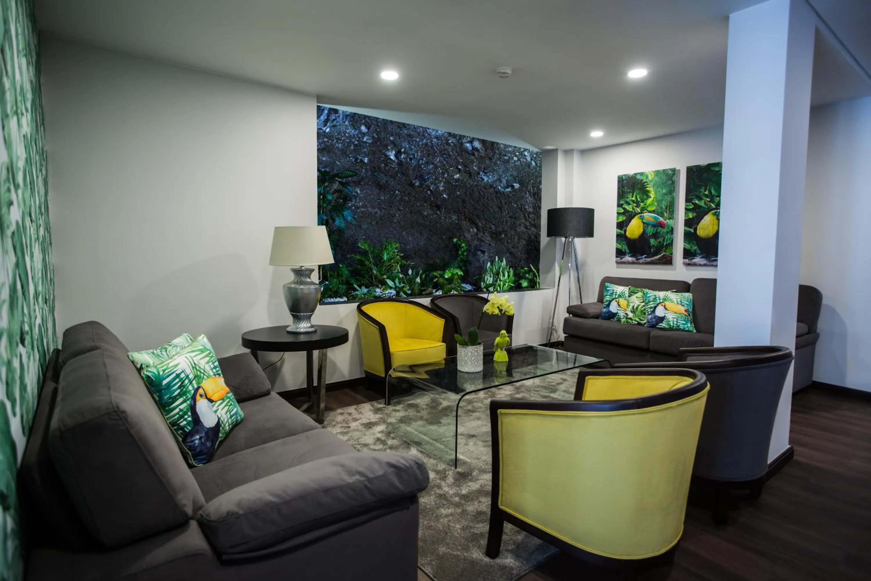 Library in Santa Cruz Village Hotel