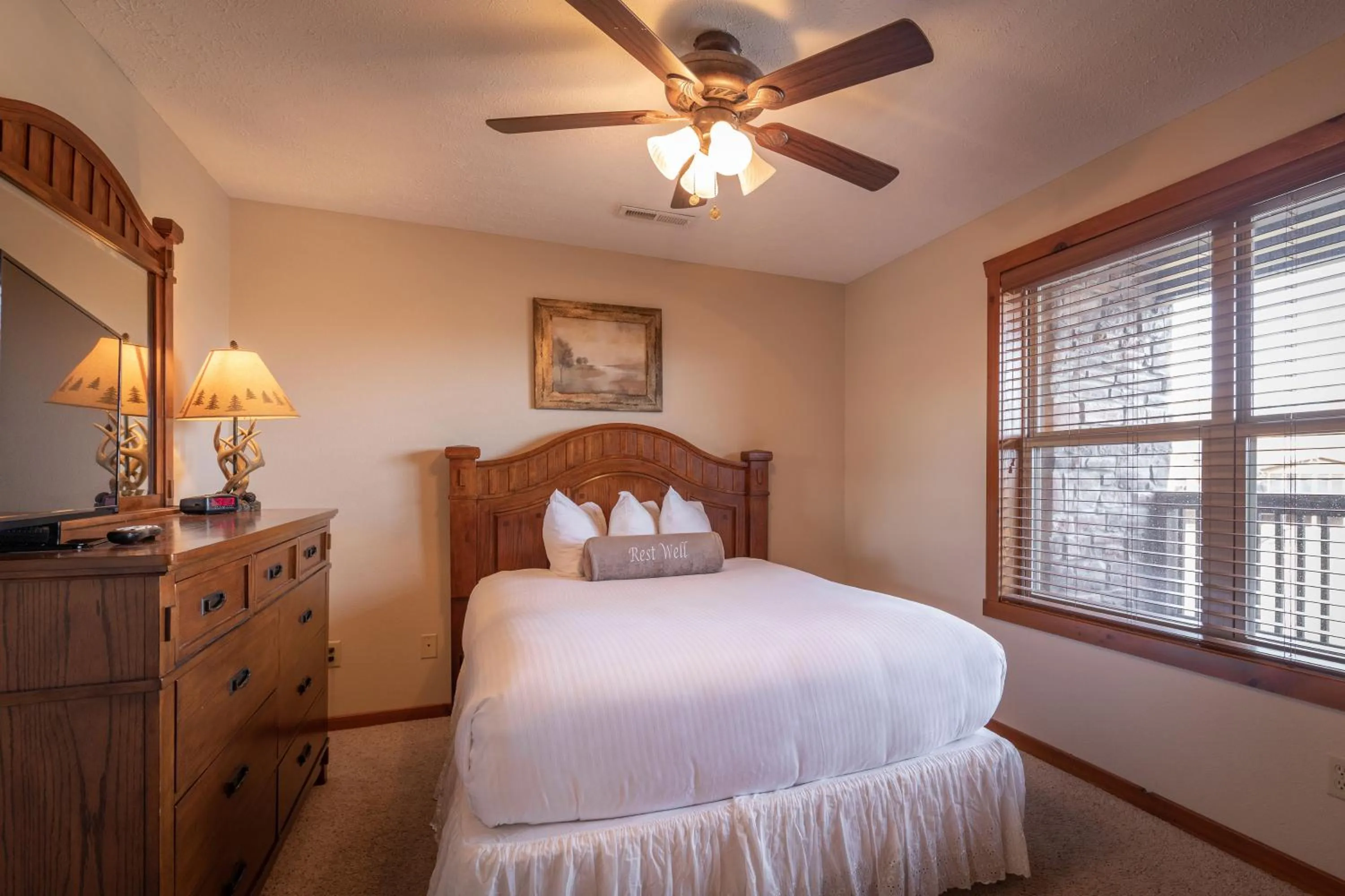 Bedroom, Bed in The Lodges at Table Rock