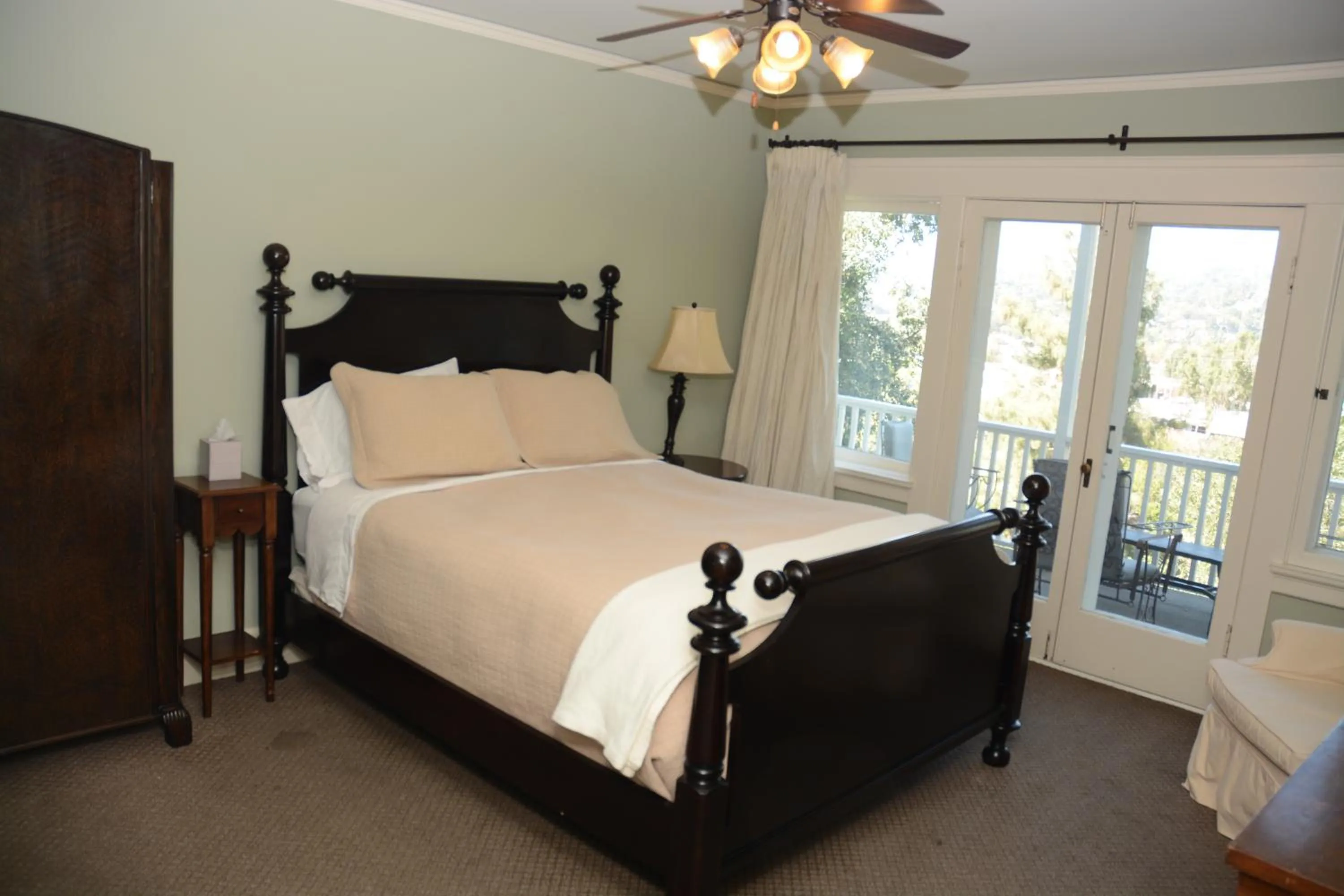 Bed in Arroyo Vista Inn