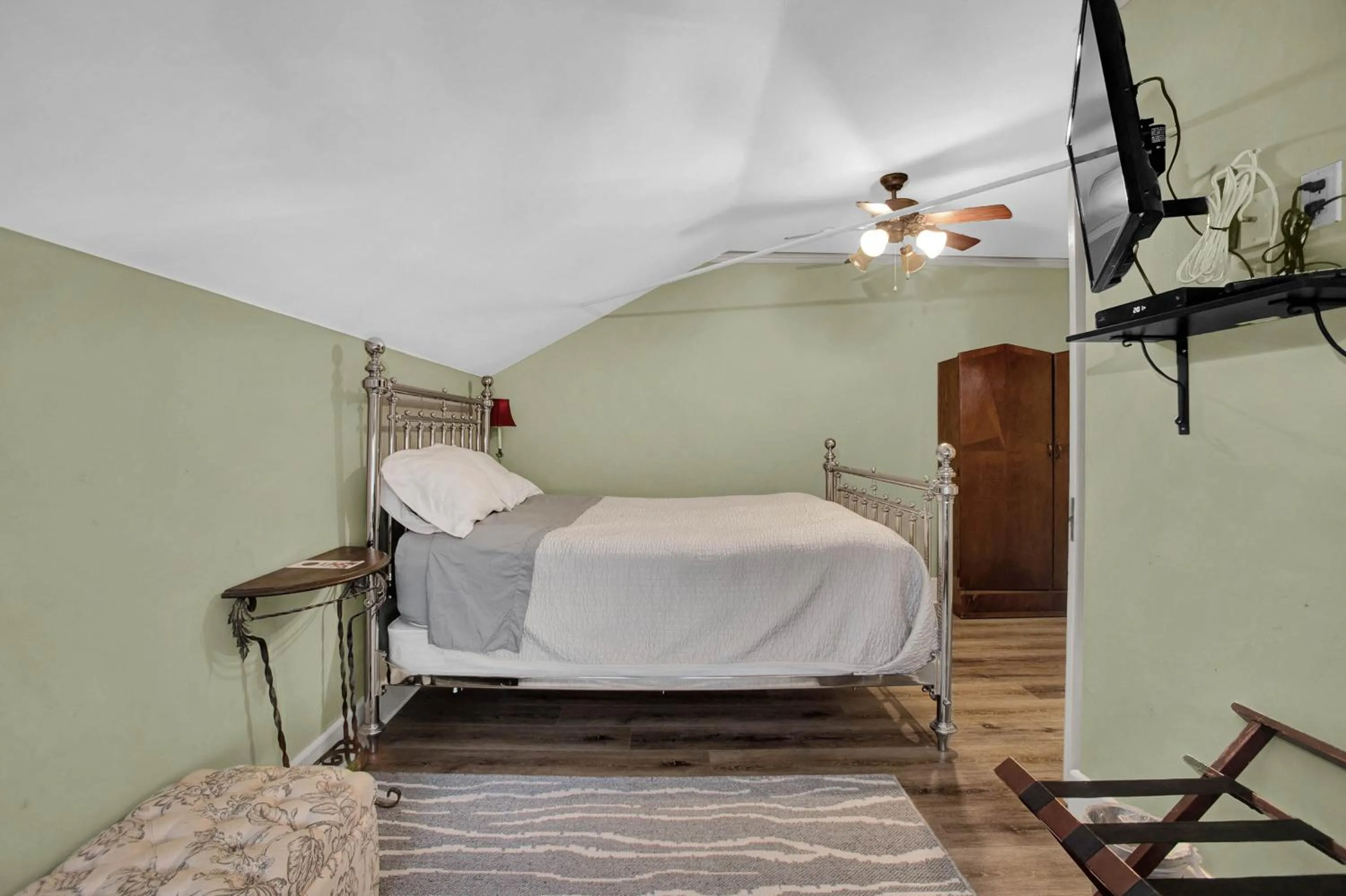 Bed in Arroyo Vista Inn