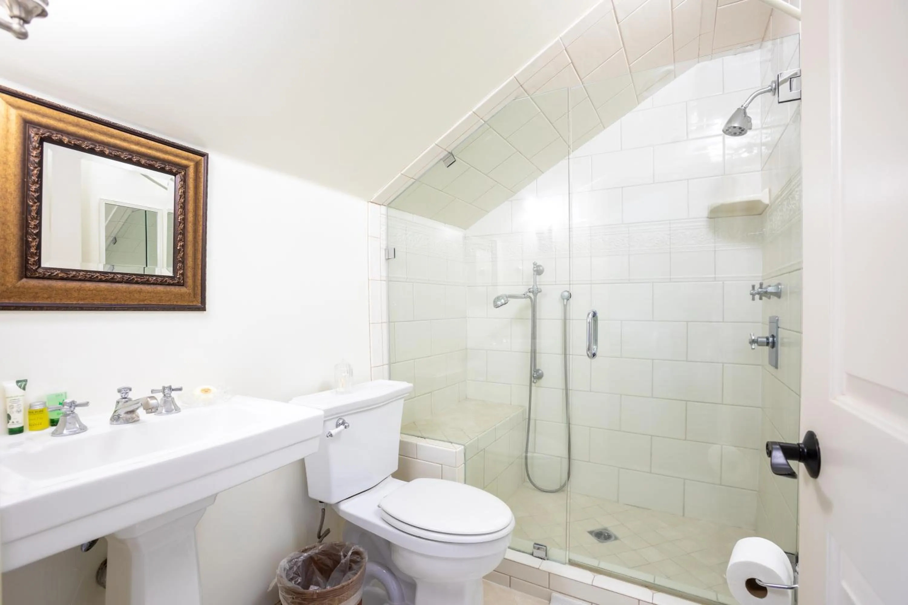 Shower in Arroyo Vista Inn