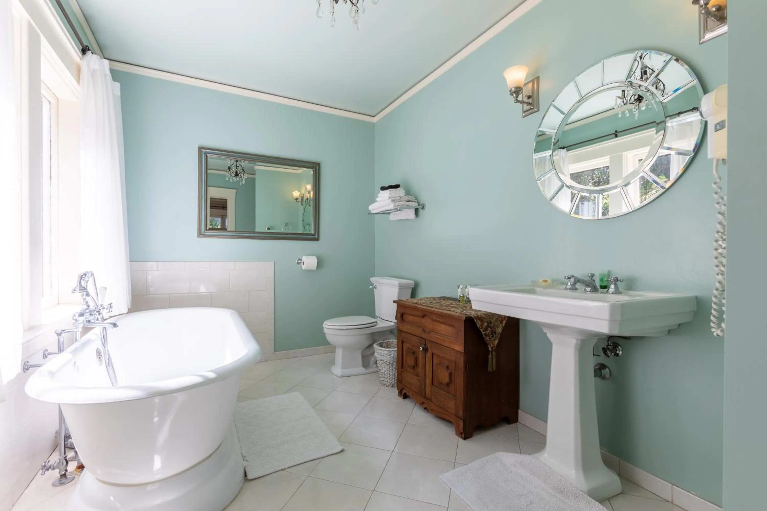 Toilet in Arroyo Vista Inn