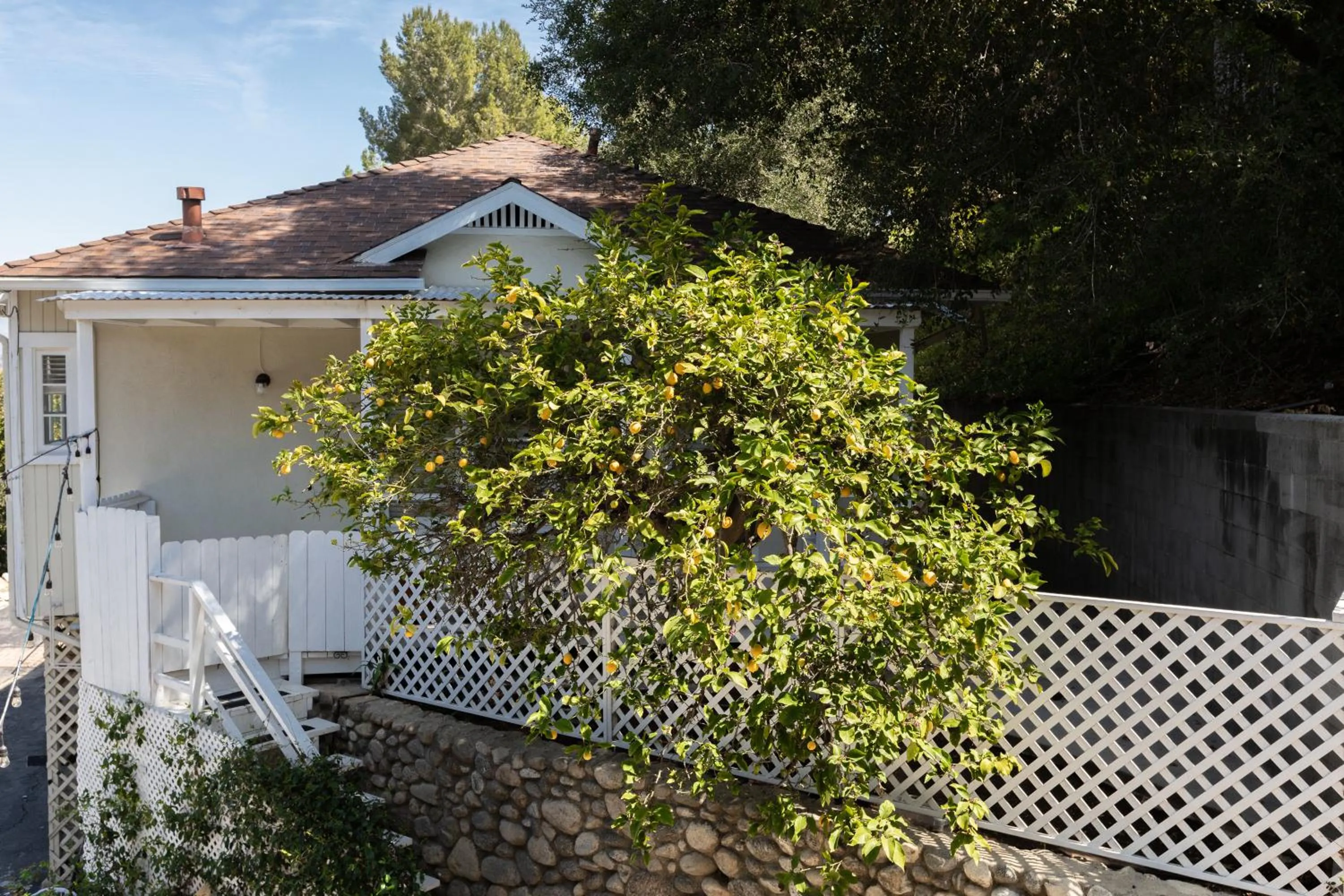 Property building in Arroyo Vista Inn