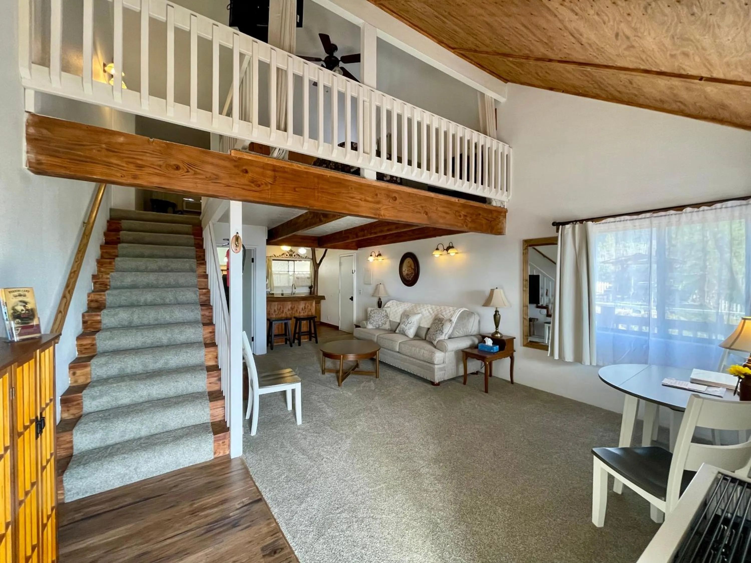 Sierra Mountain Lodge - Vacation Rentals - Yosemite