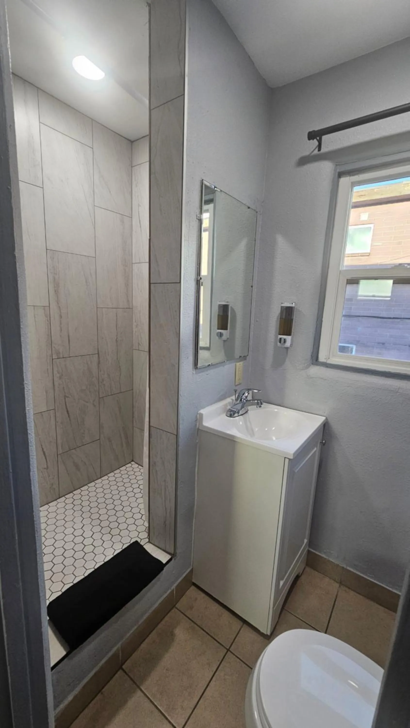 Shower in Travelers Inn