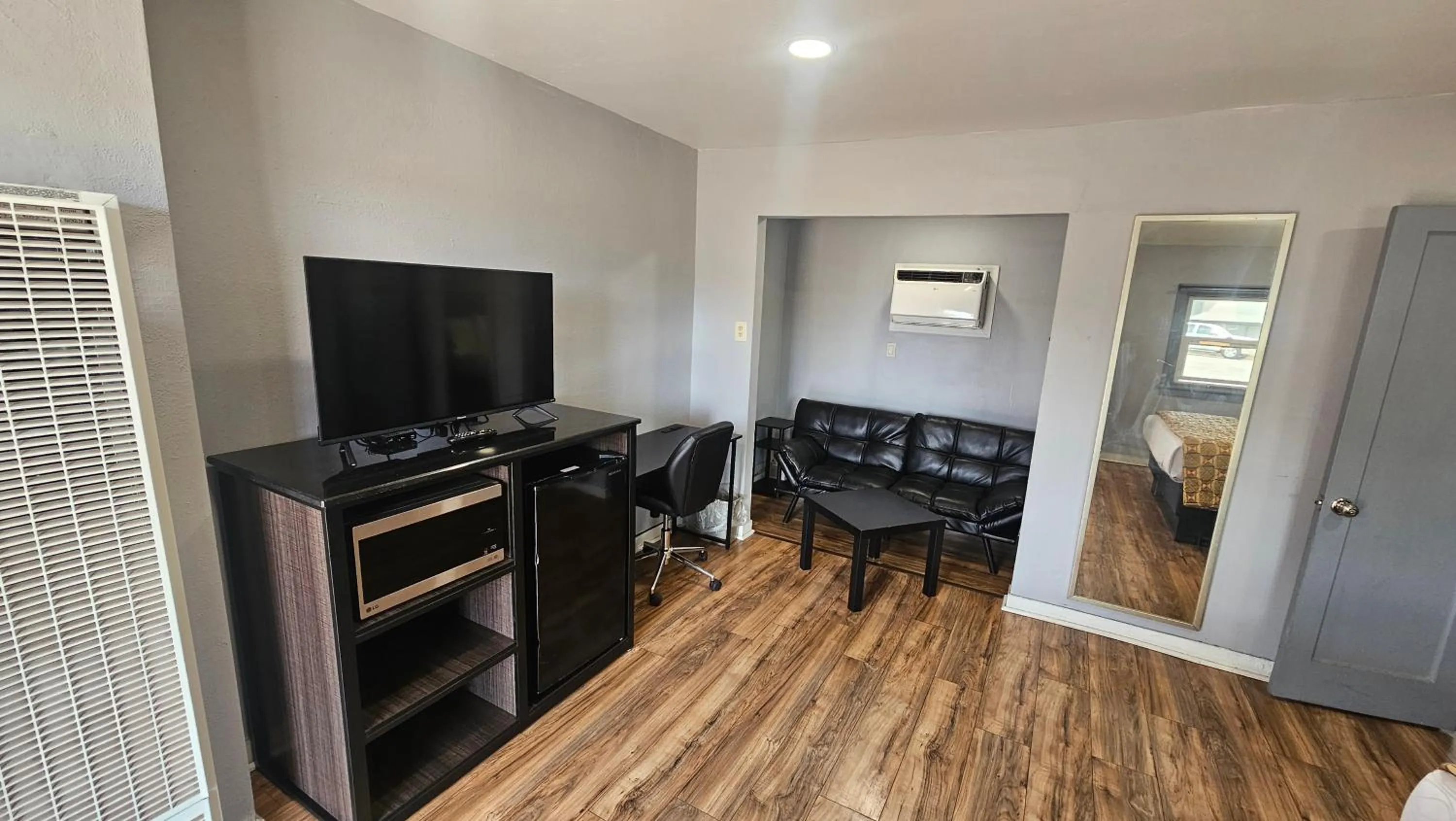 TV and multimedia in Travelers Inn