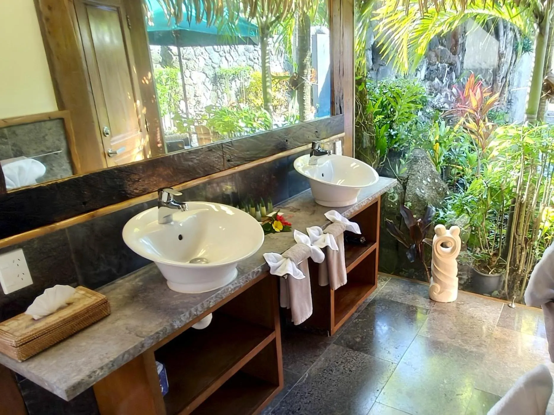 Garden in Aitutaki Escape