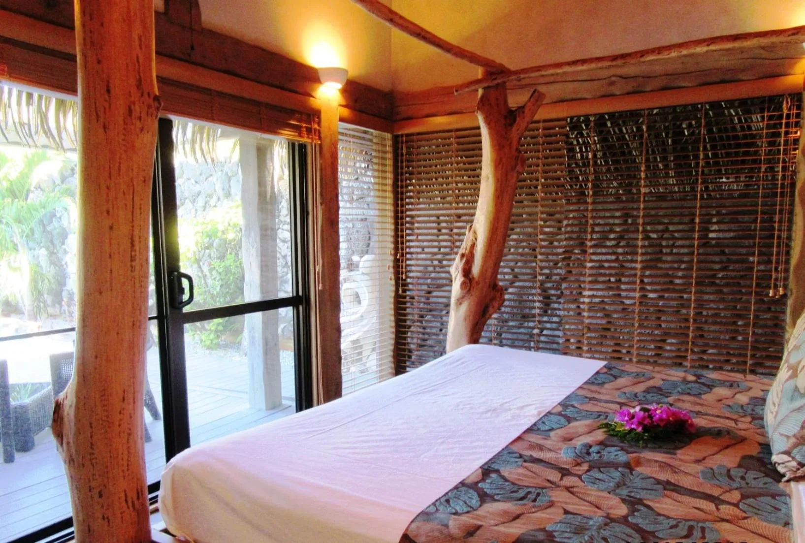 Bed in Aitutaki Escape