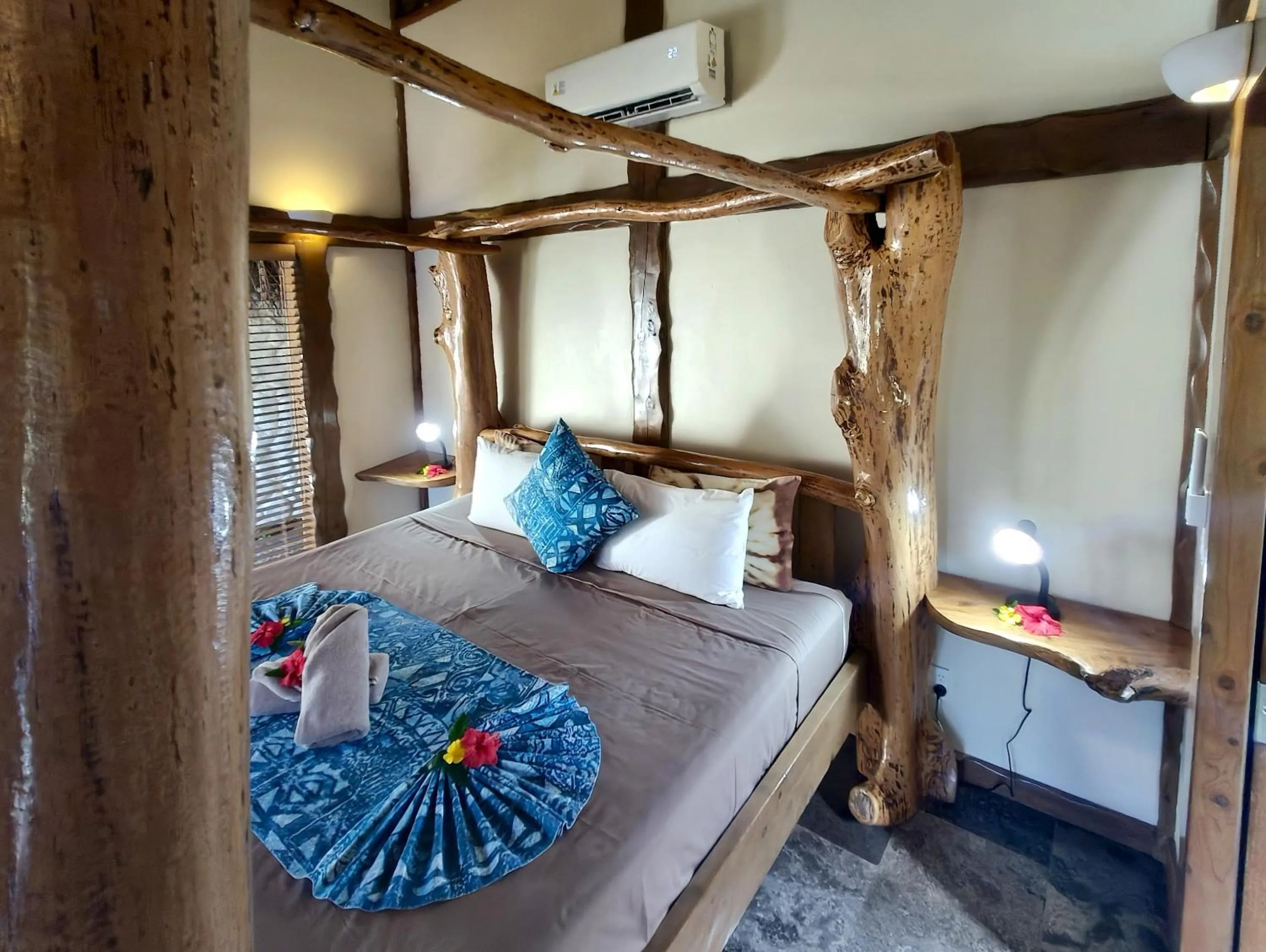 Bed in Aitutaki Escape