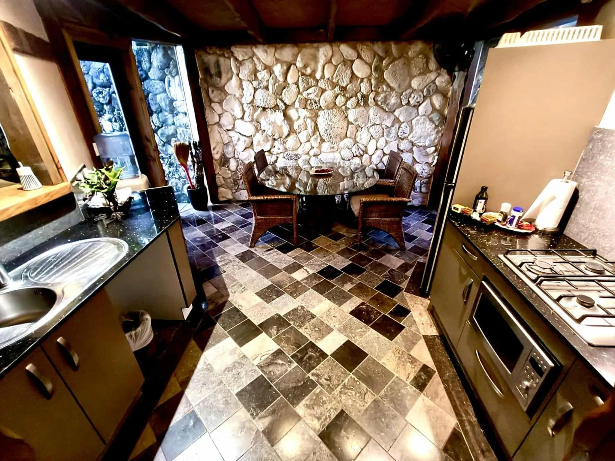 Kitchen or kitchenette in Aitutaki Escape